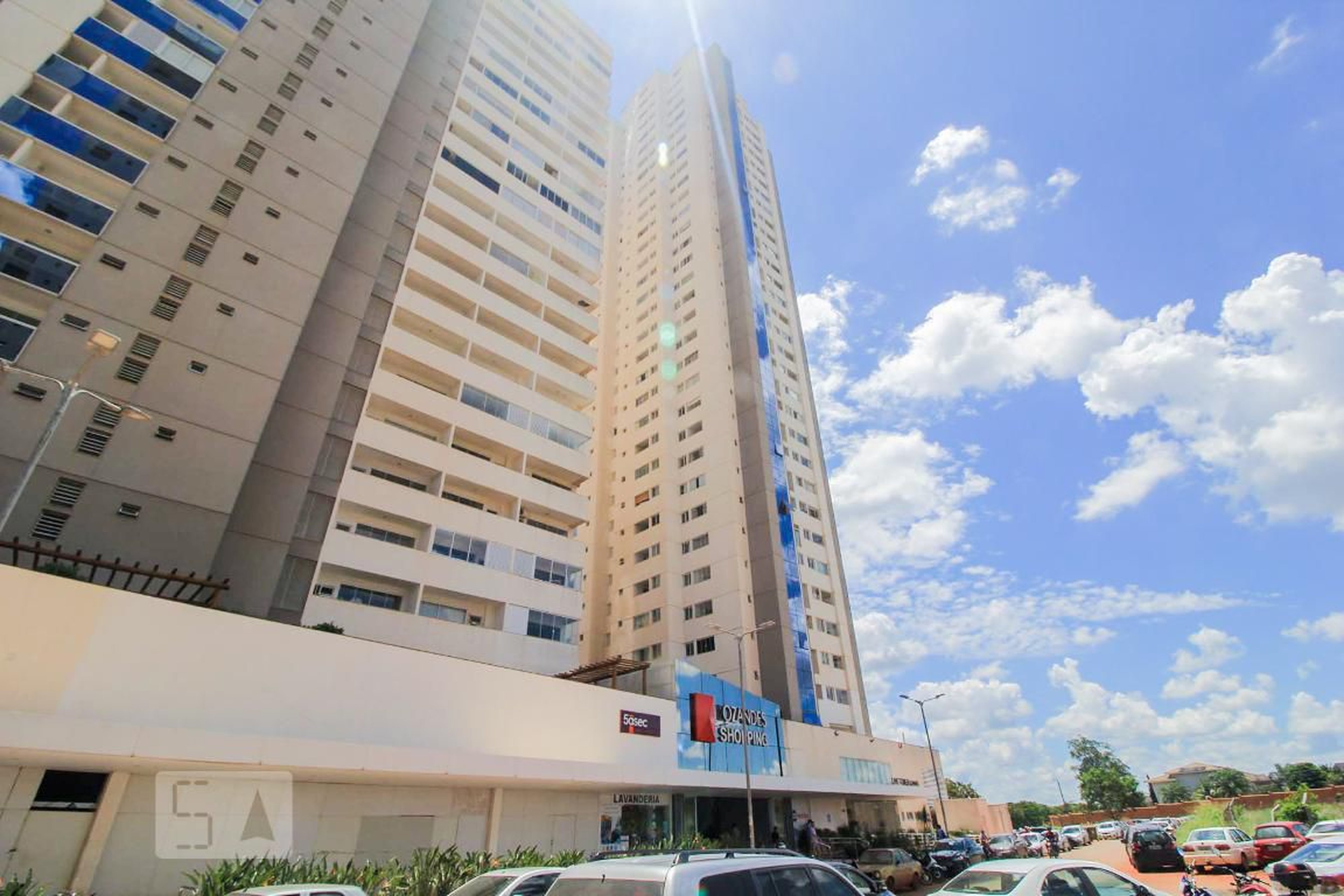 Fachada do Condomínio Condomínio Live Tower Lozandes