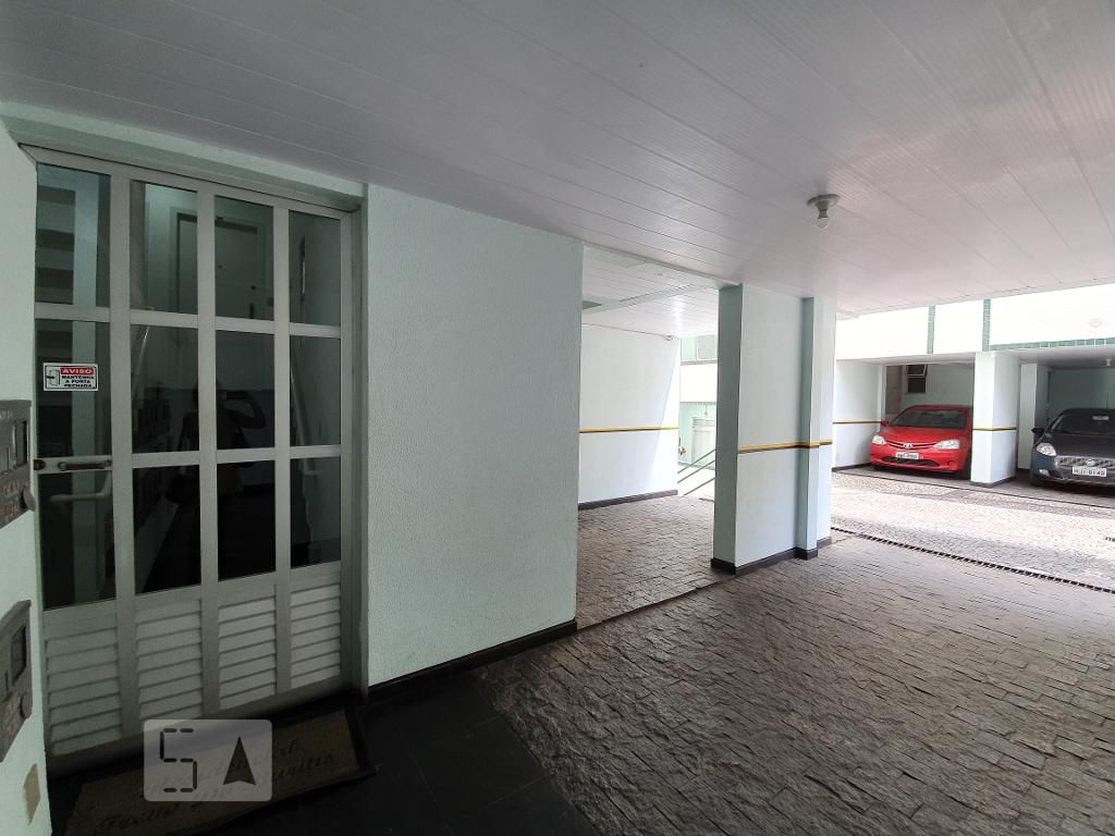 Entrada do prédio - Edifício Trevo do Buritis