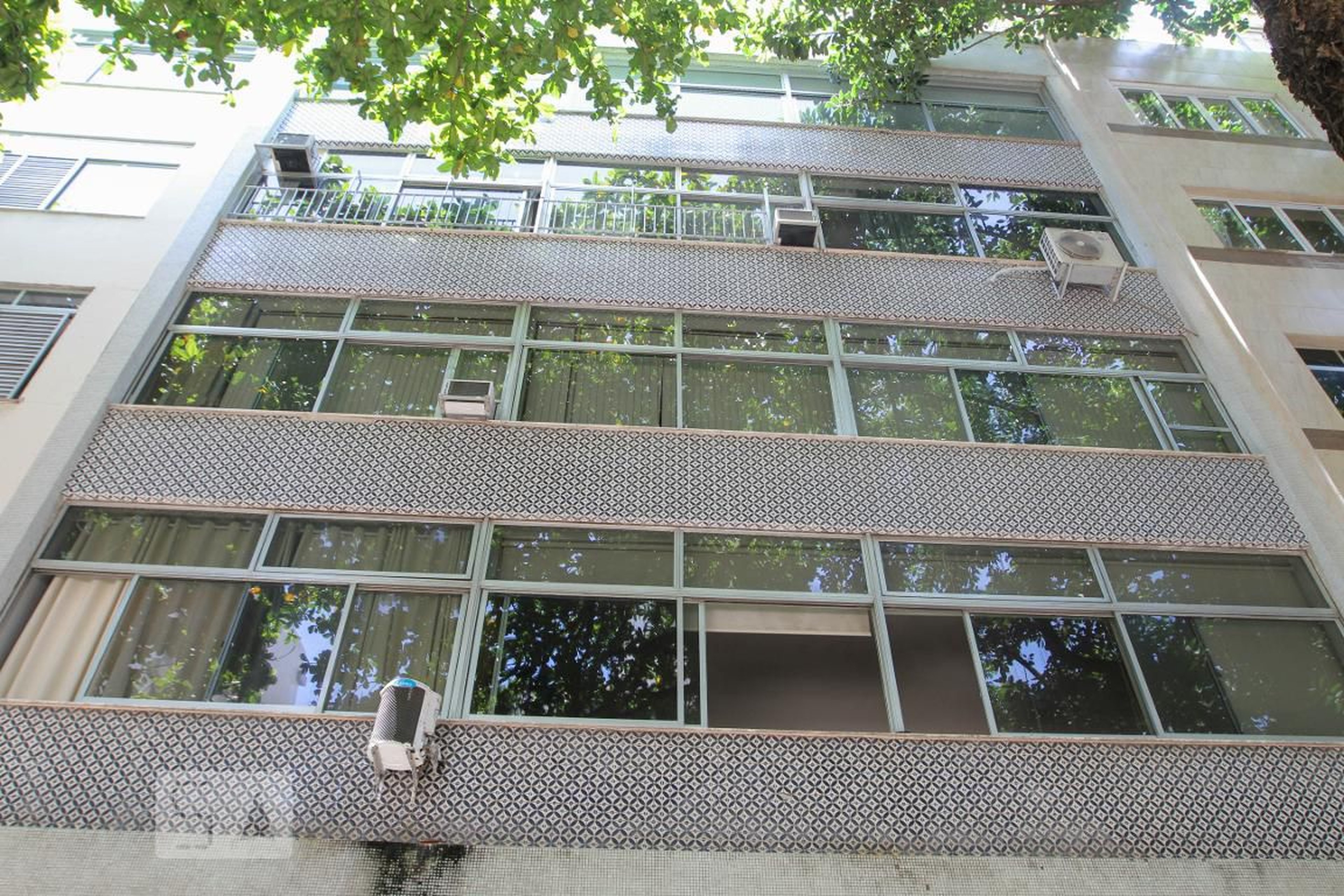 Fachada do Prédio Condomínio em R. Vinícius de Moraes, 60