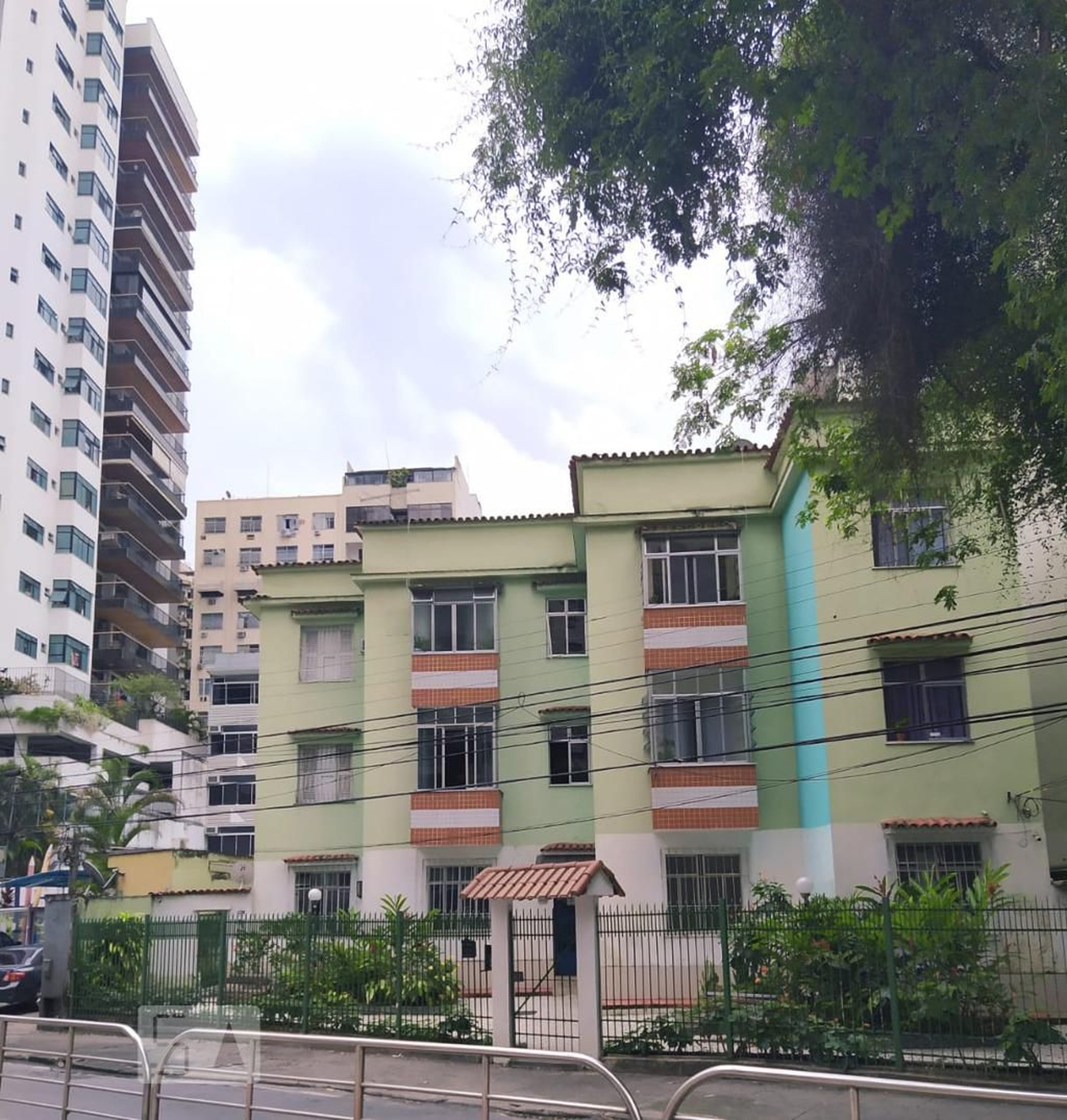 Fachada do Prédio Condomínio em Avenida Almirante Ary Parreiras, 77