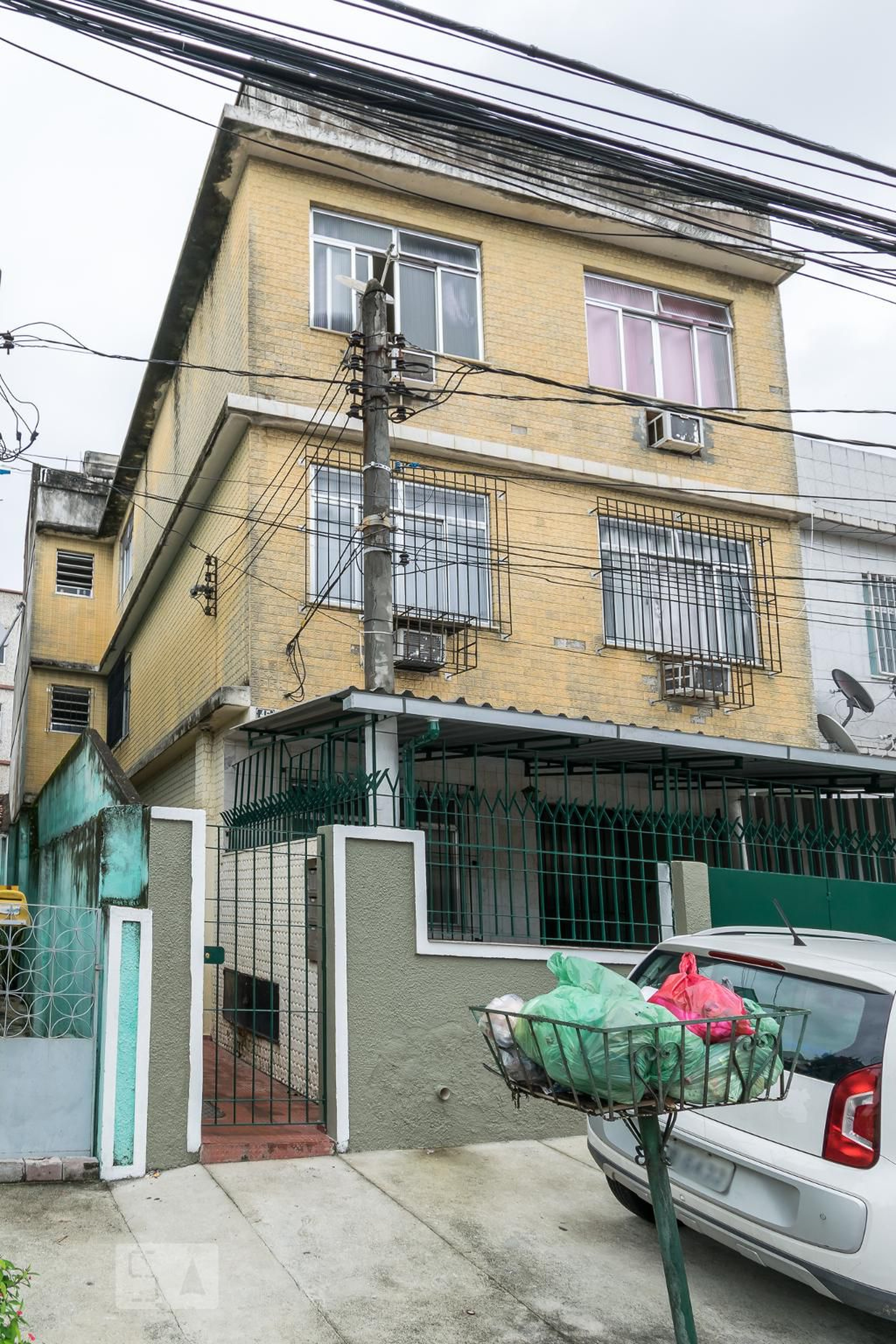Fachada do Prédio Condomínio em Rua Teixeira da Costa, 45
