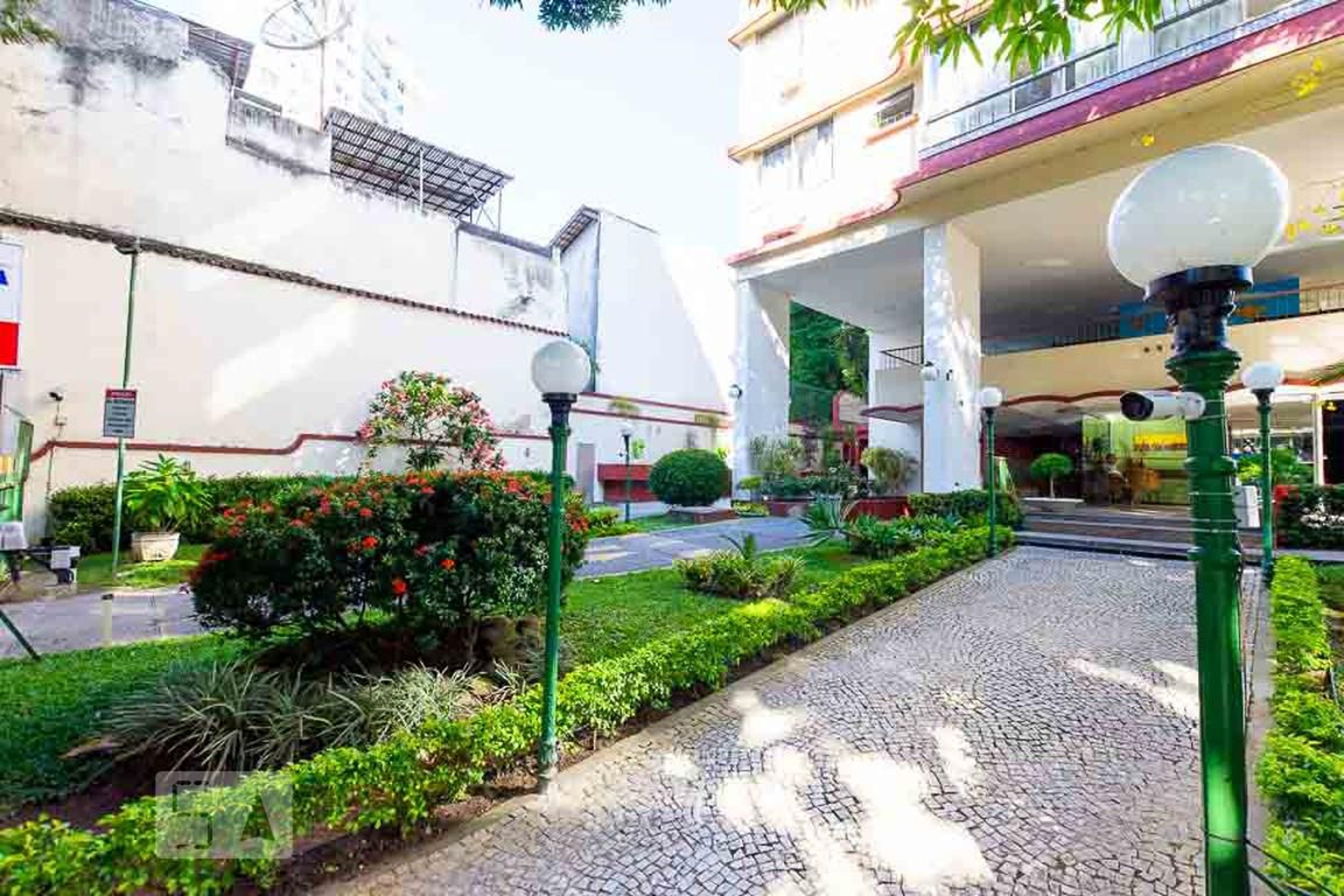 Fachada do Condomínio Edifício Andrea