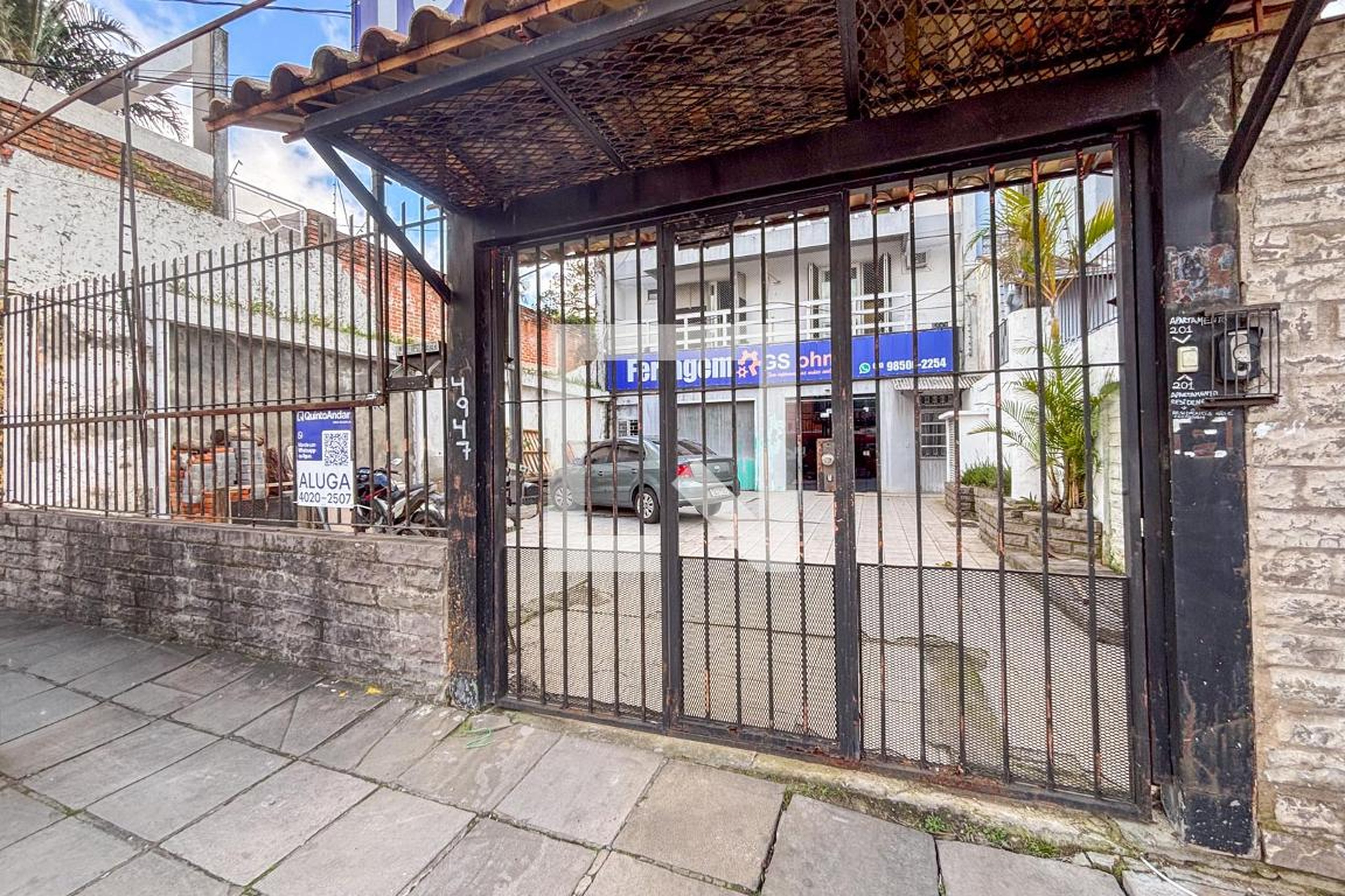 Fachada Condomínio em Avenida da Cavalhada, 4957