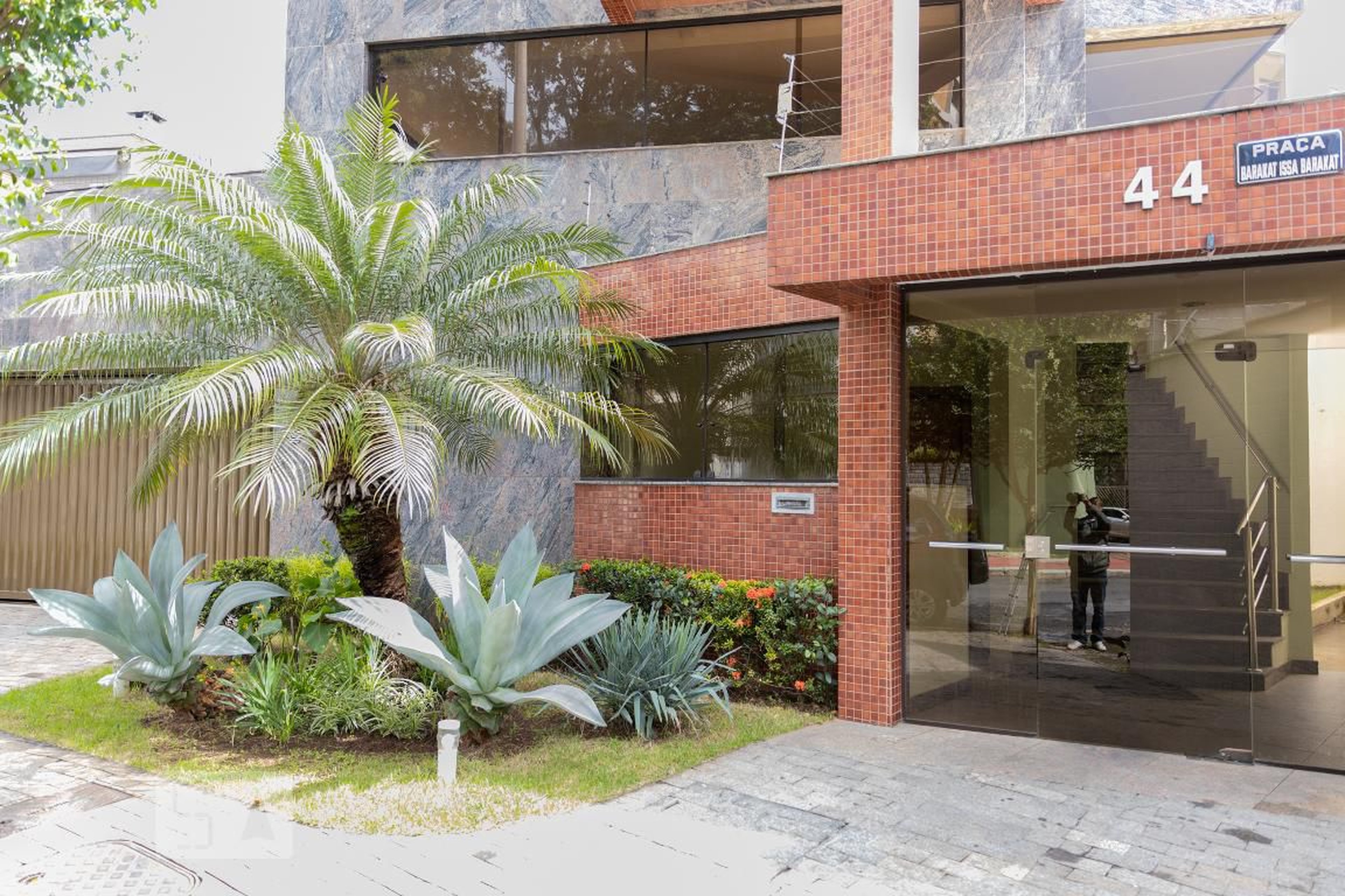 Fachada do Prédio Condomínio em Praça Barakat Issa Barakat, 44