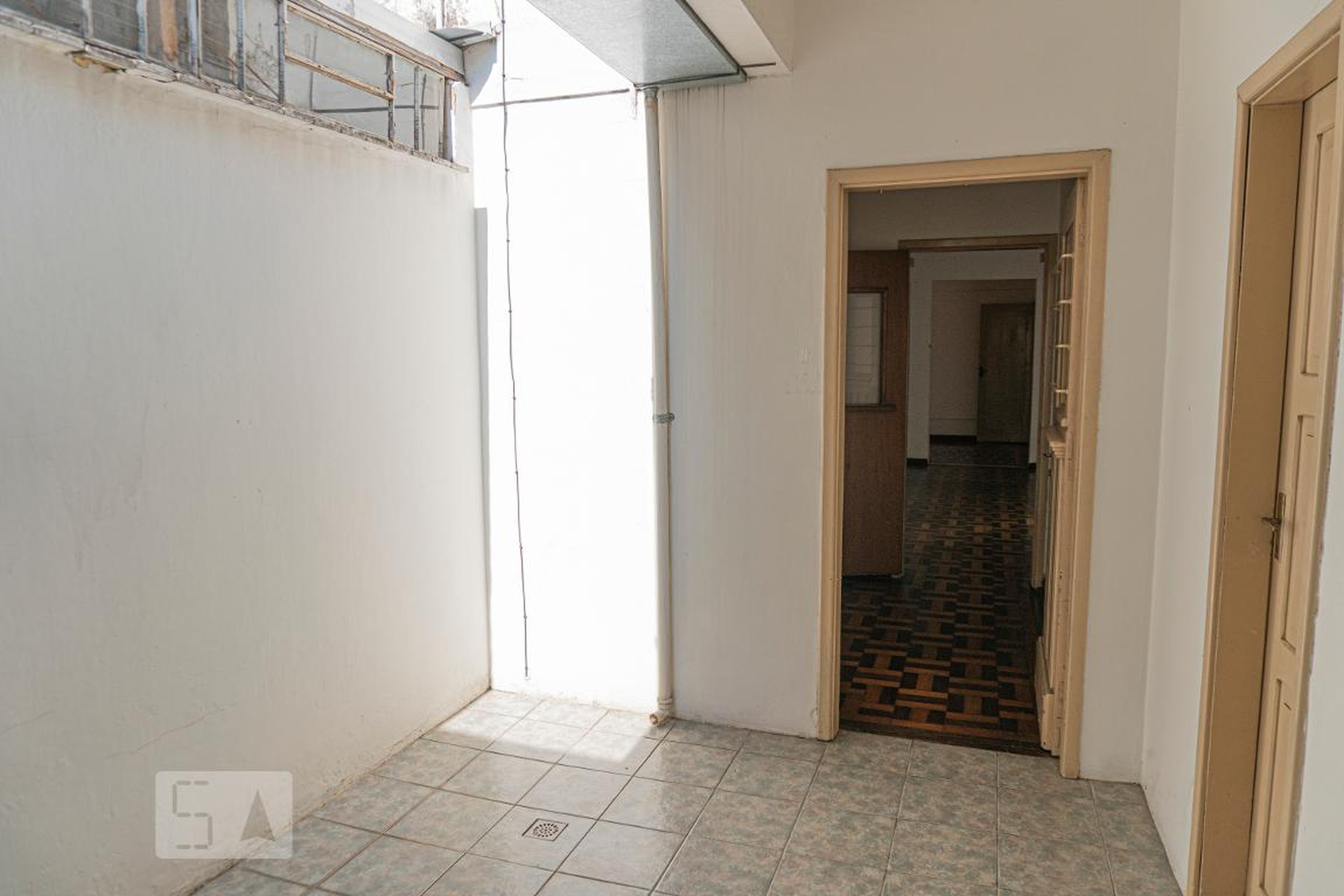 Hall - null