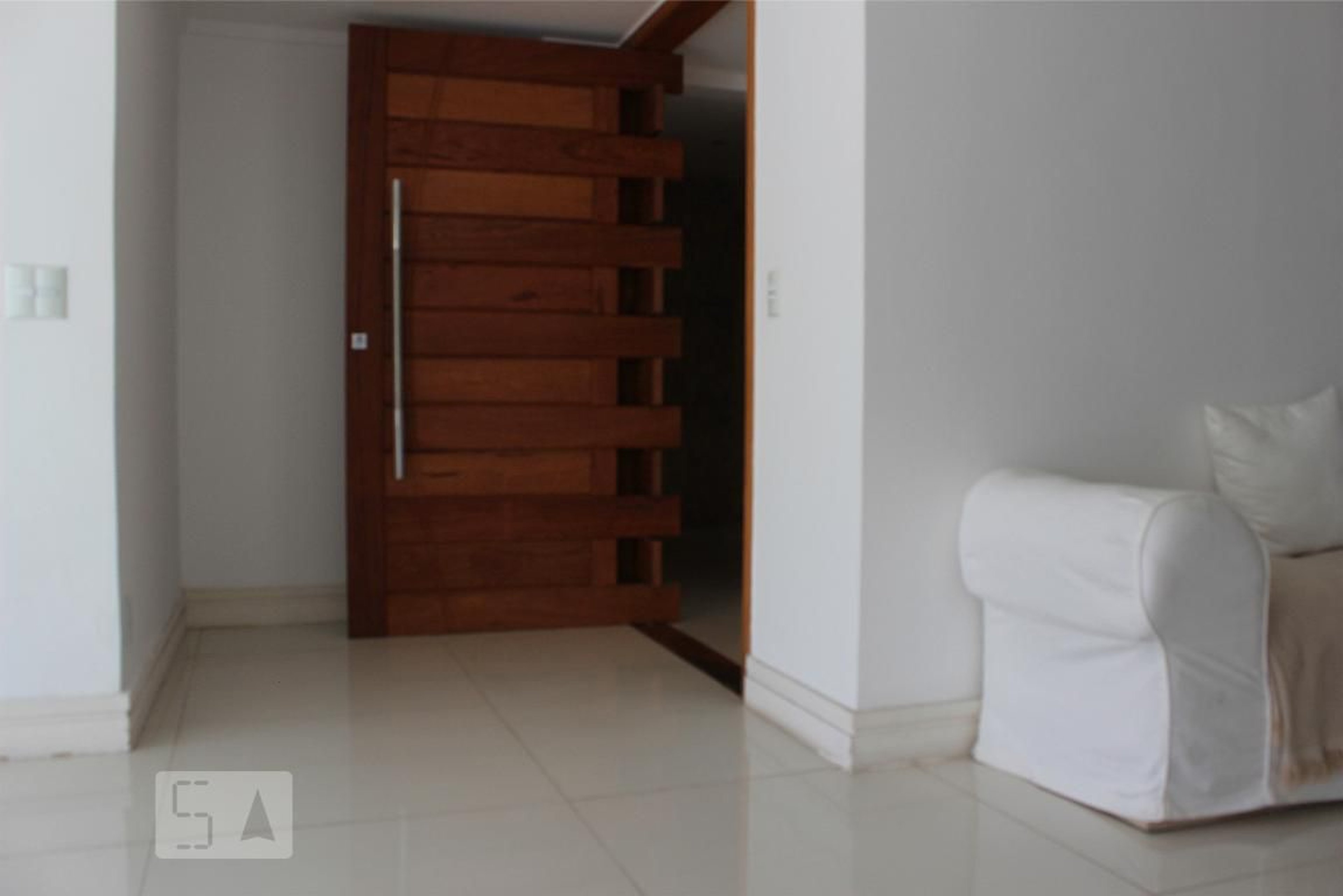 Entrada Condomínio em Avenida Comandante Júlio de Moura, 196