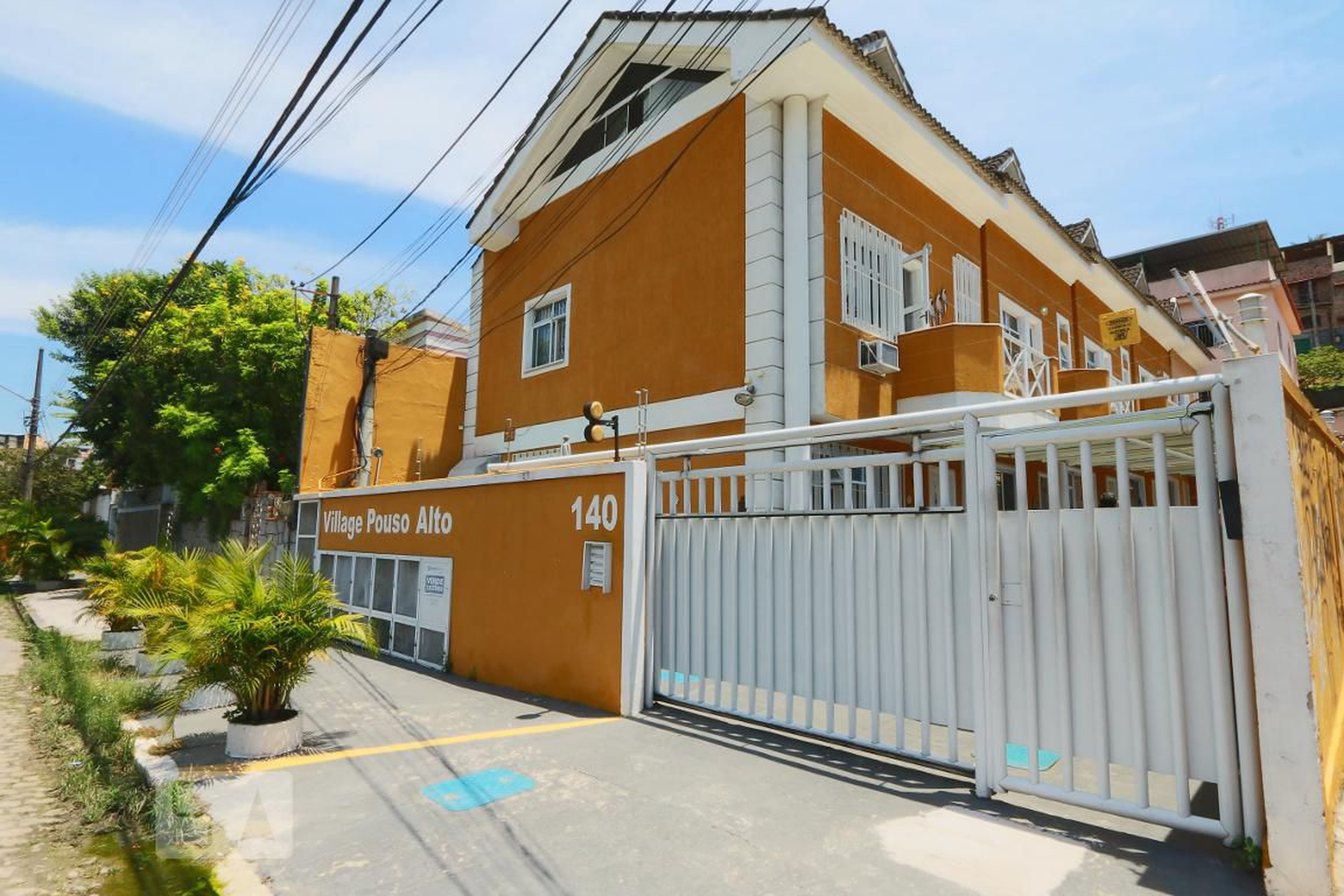 Condomínio - Village Pouso Alto