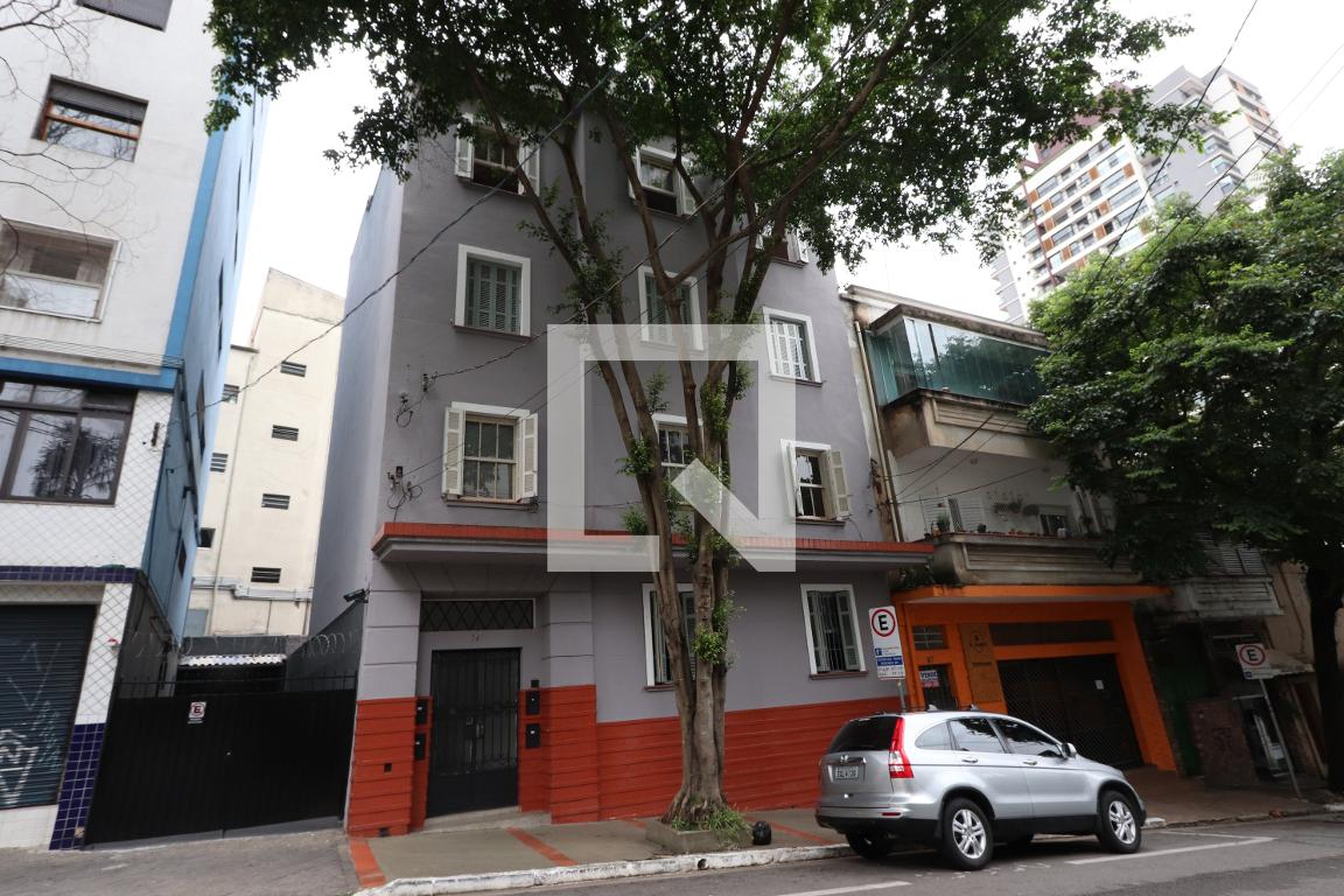 Fachada Condomínio em Rua Humberto I, 27