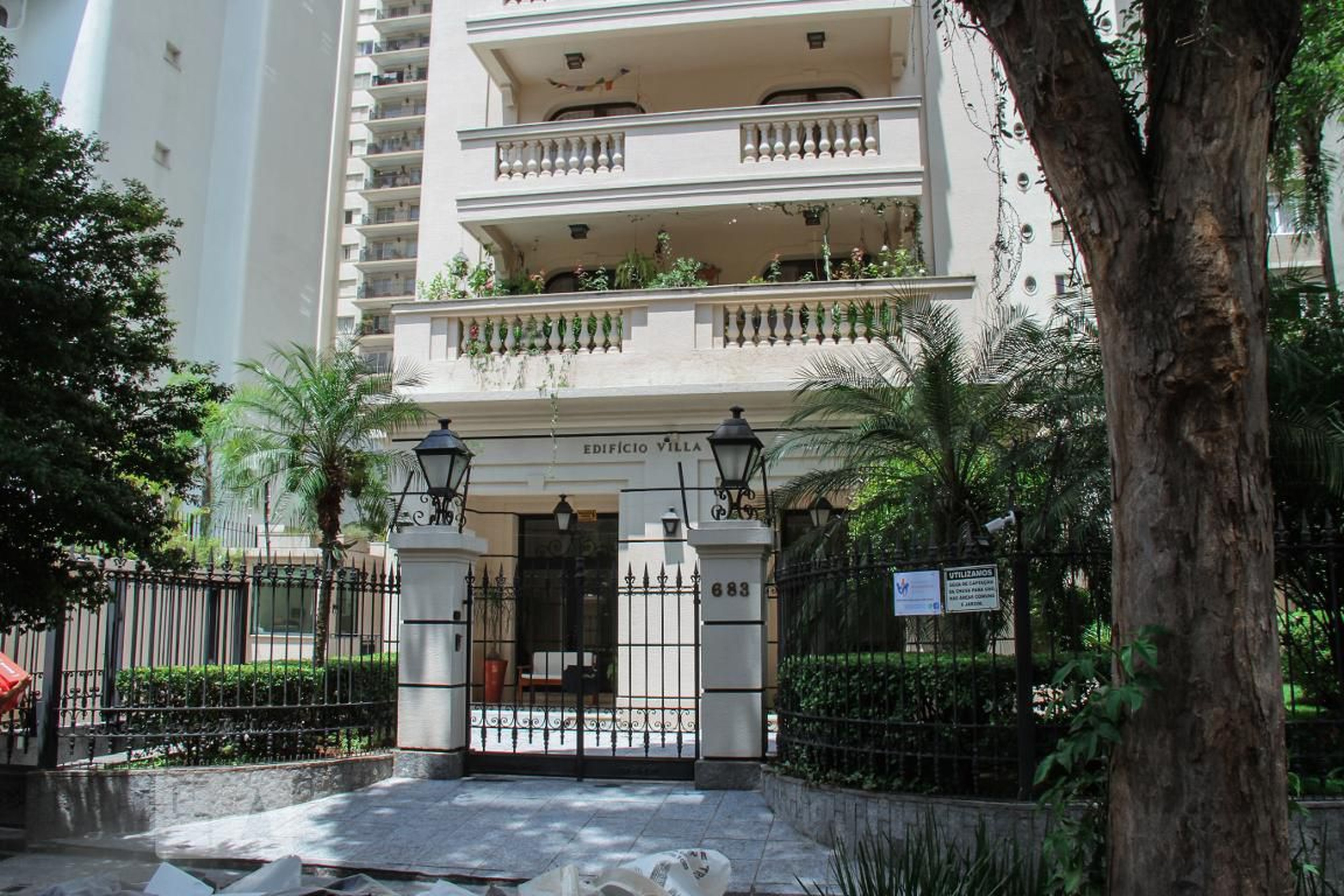 Fachada Condomínio em Avenida Higienópolis, 863