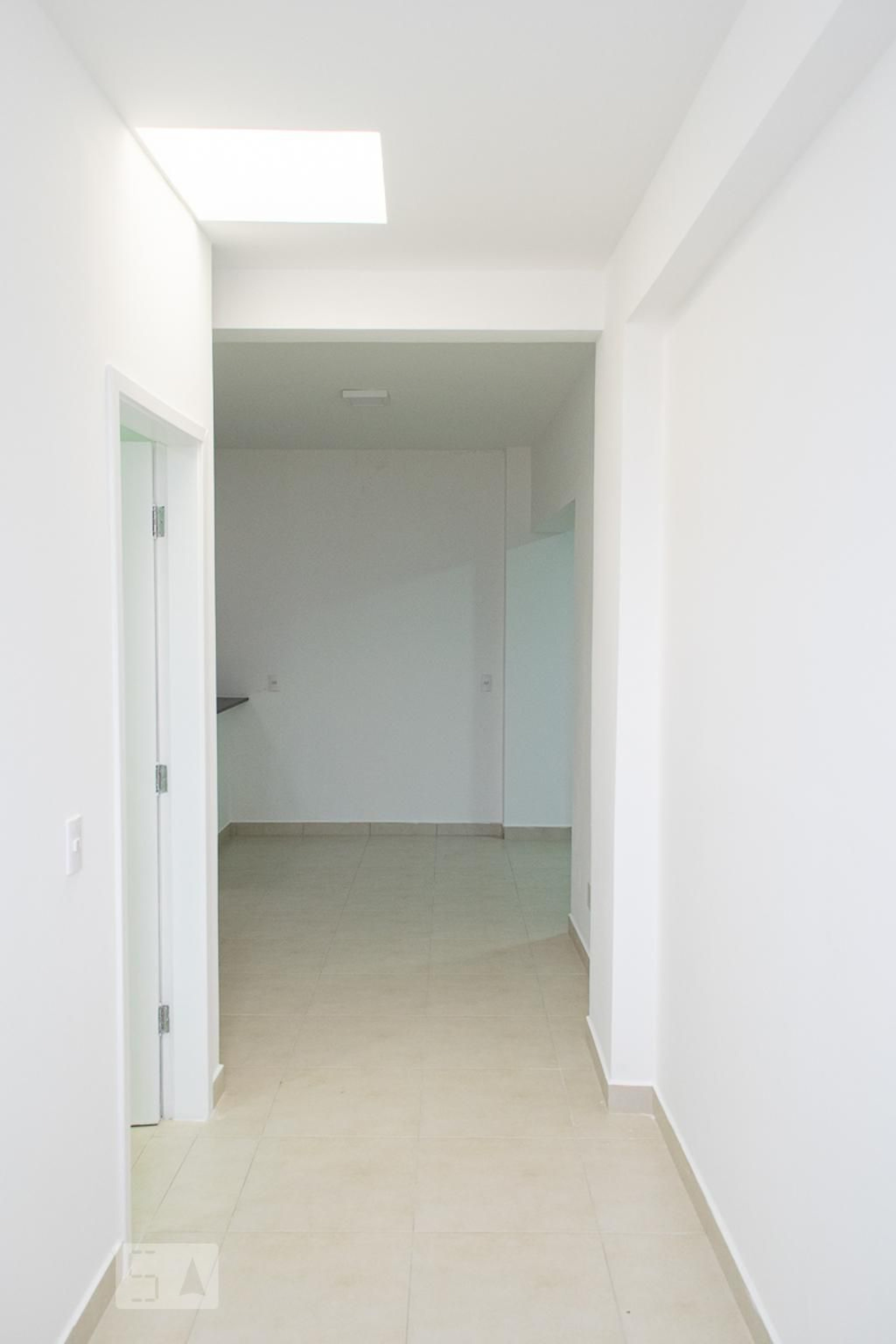 HALL Condomínio em Avenida Água Fria, 1032