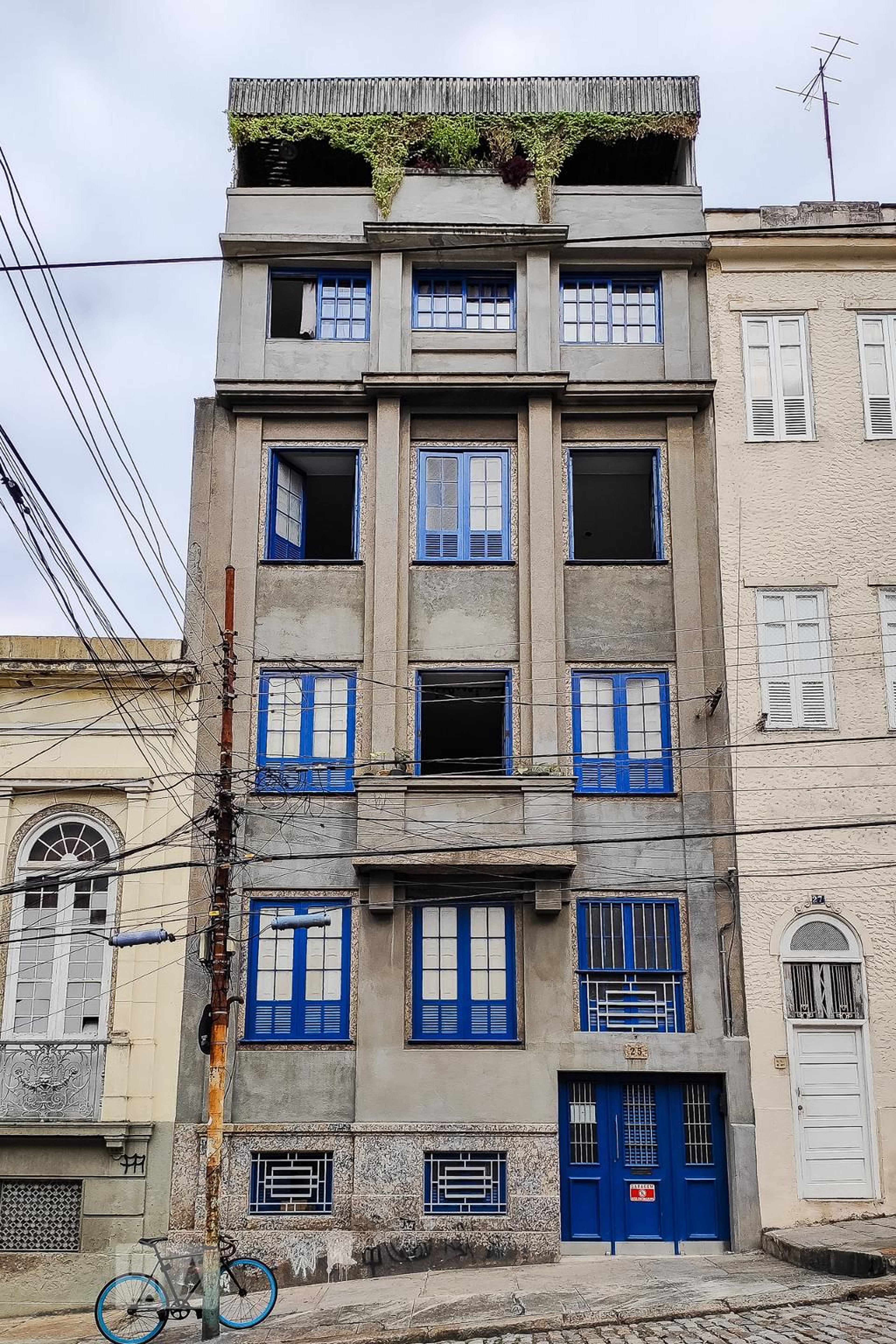 Fachada Condomínio em Rua Francisco Muratóri, 25
