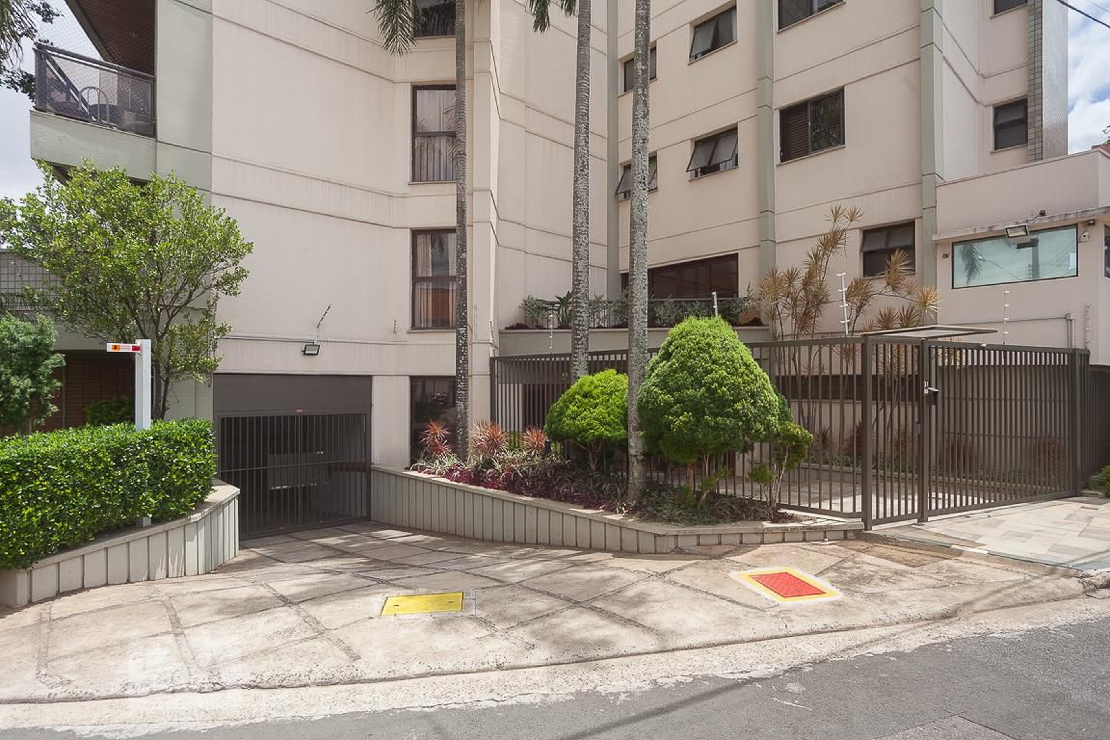 Fachada do Condomínio Condomínio em Rua Sebastiana Ferreira de Souza Campos Vasconcelos, 117