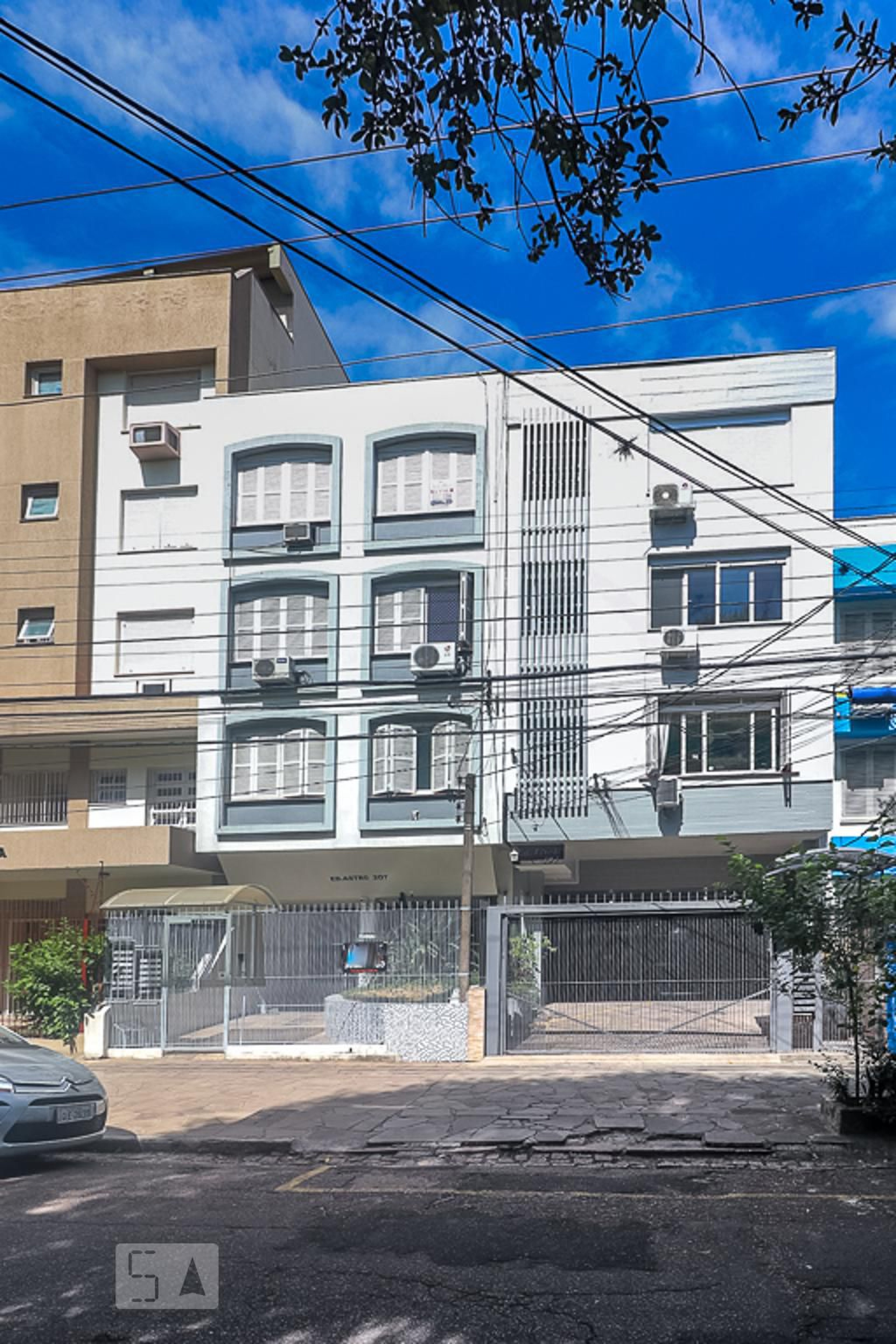 Fachada Condomínio em Rua Vieira de Castro, 207