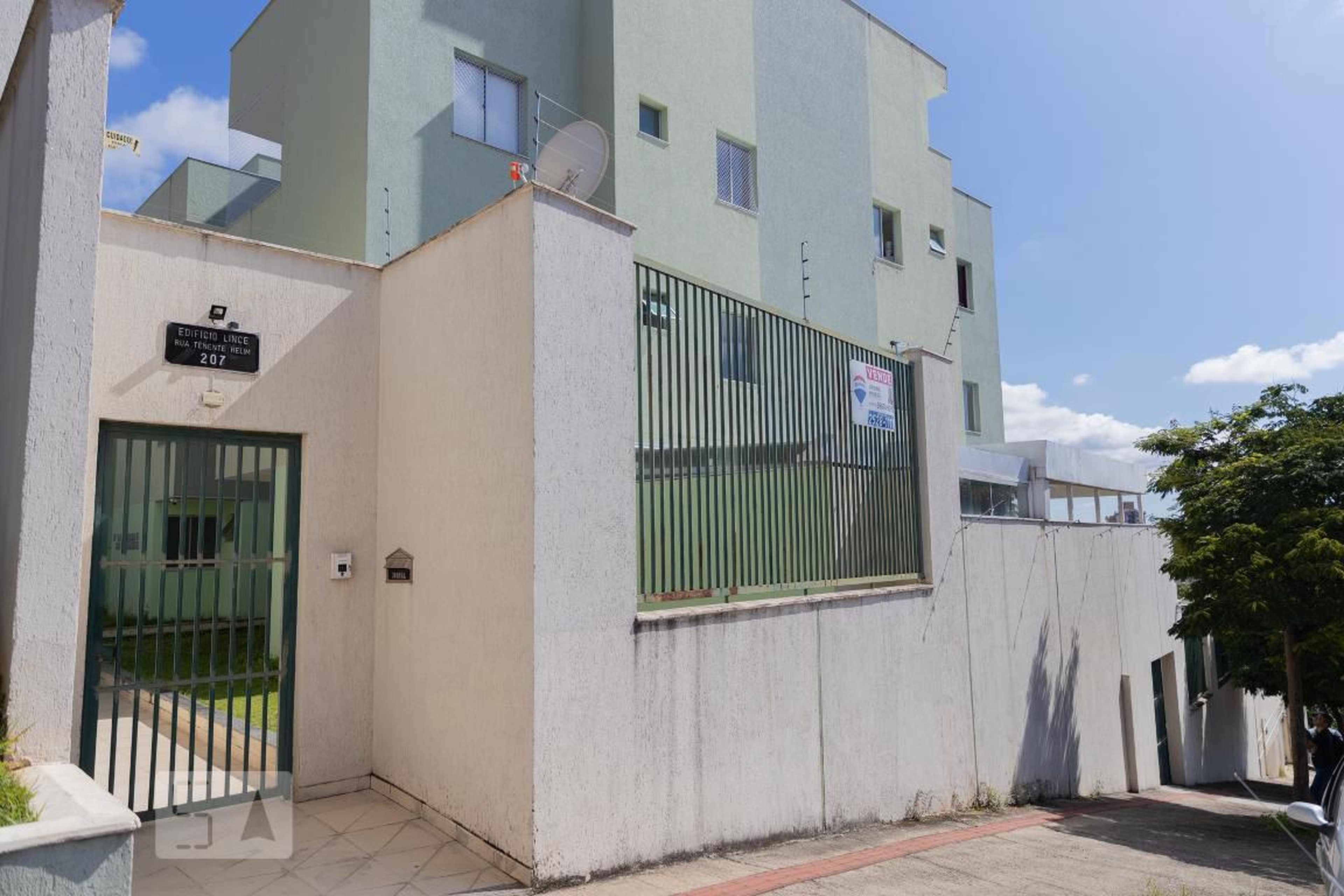 Fachada Condomínio em Rua Tenente Helin, 207