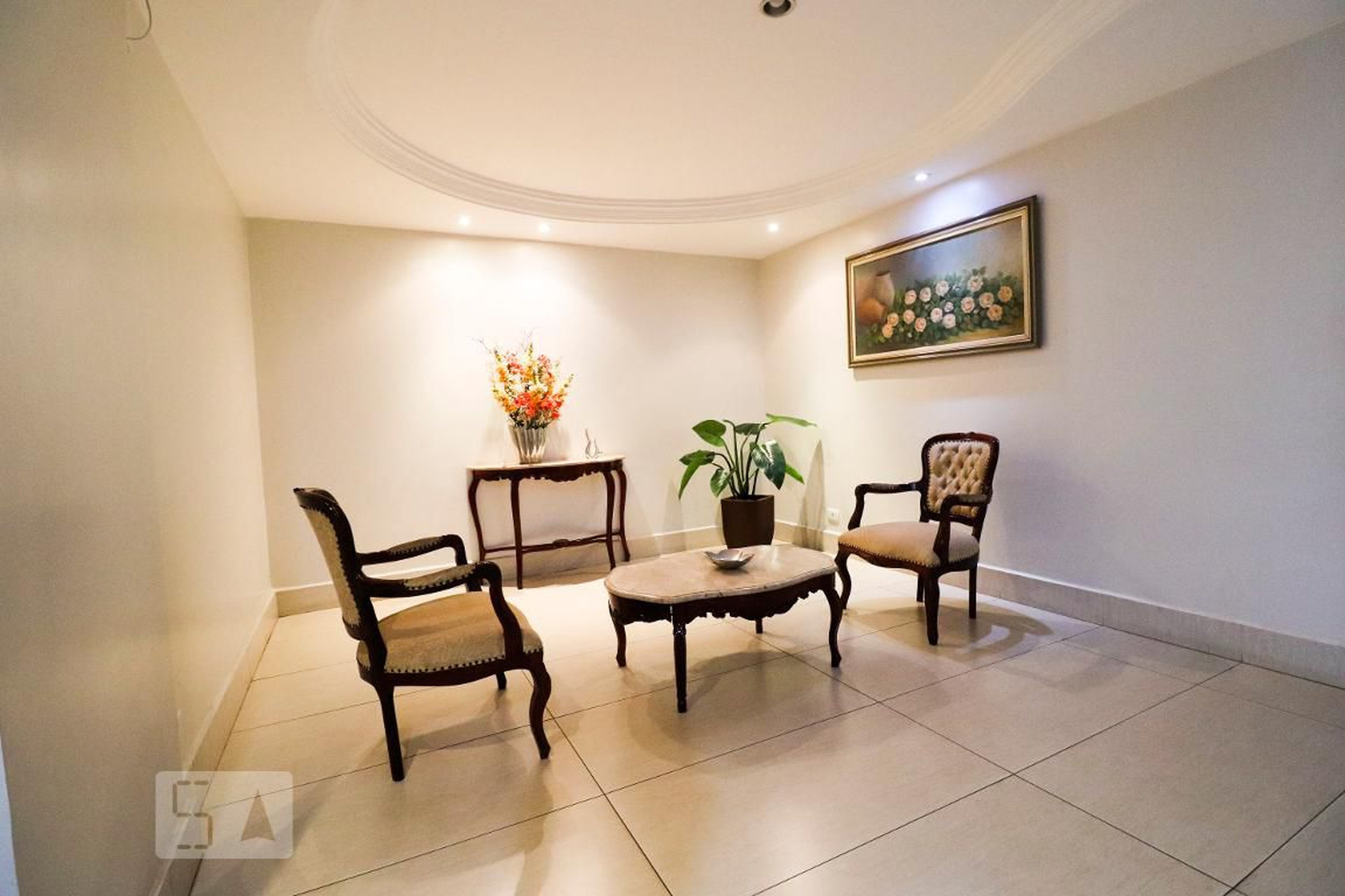 Hall de Entrada Condomínio em Rua 16, 262