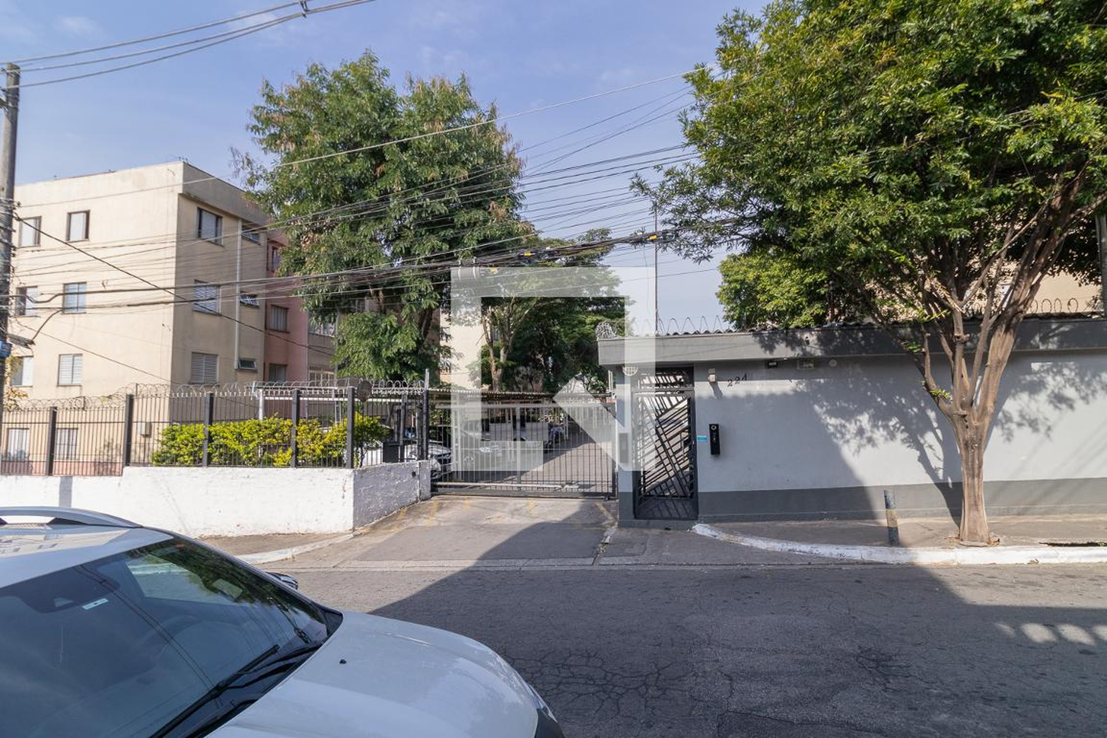 Fachada Condomínio em Rua Ribeira do Pombal, 224