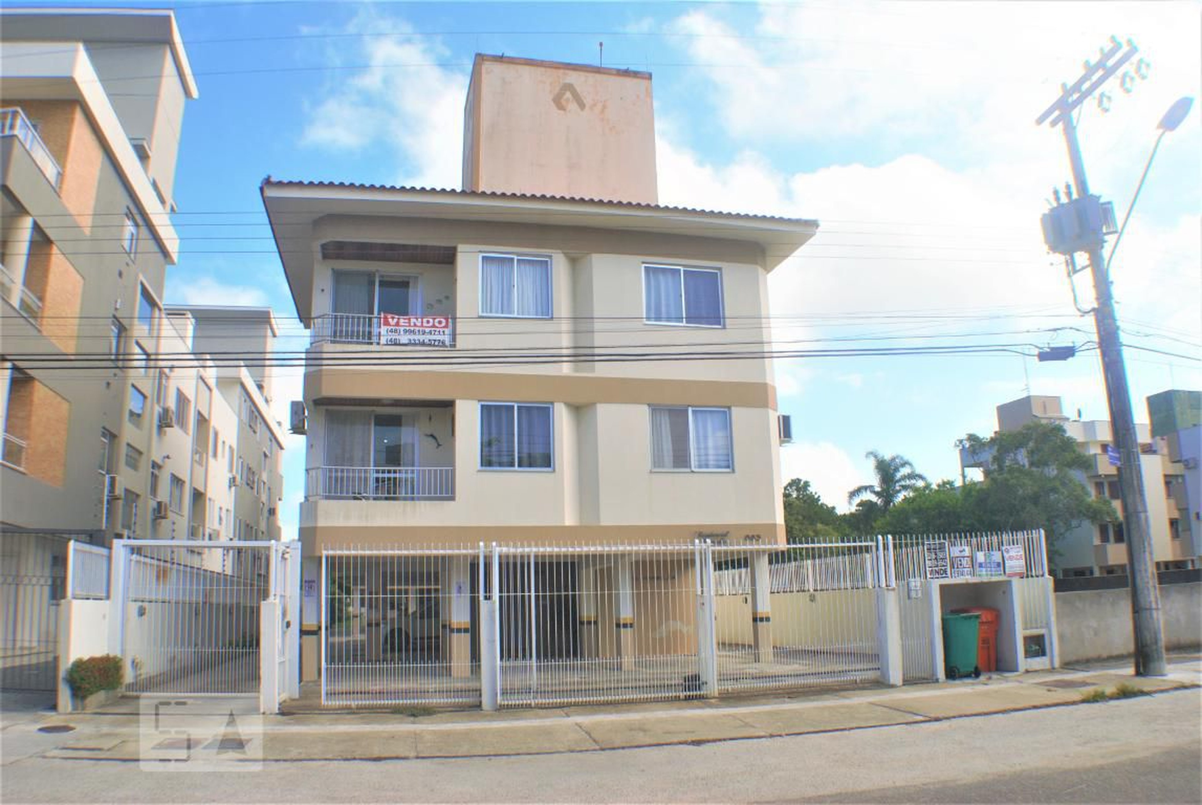 Fachada Condomínio em Rua Martinho de Haro, 683