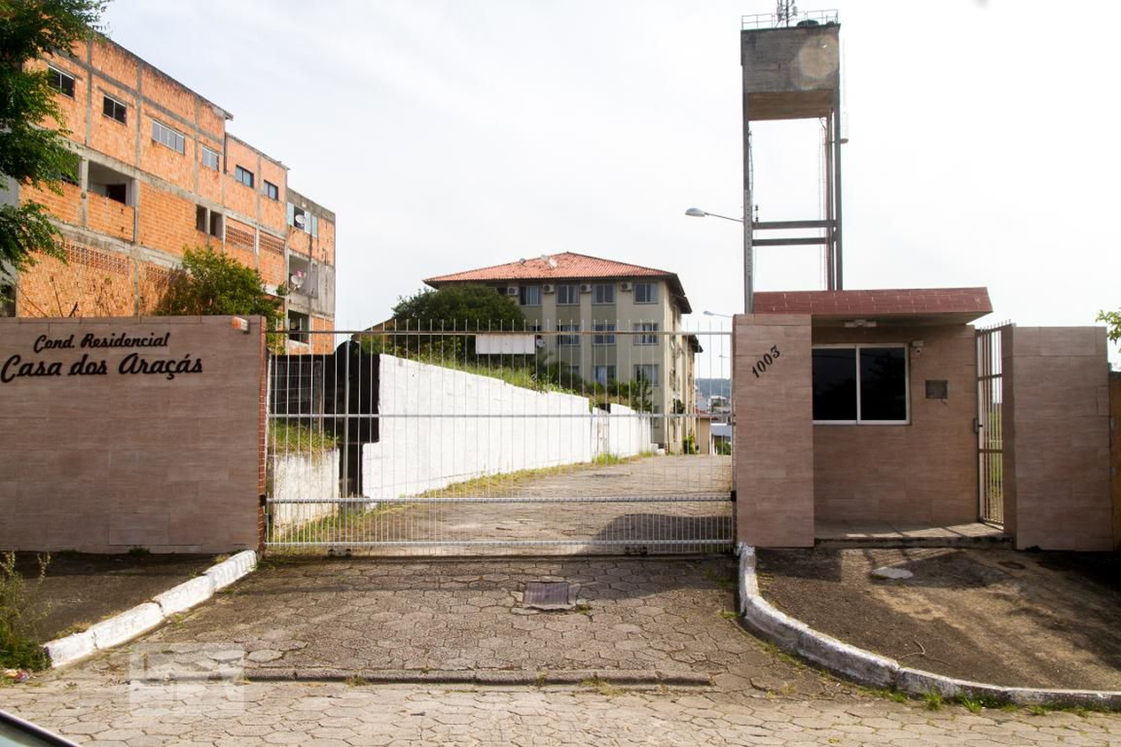 Fachada do Condomínio Condomínio Casa dos Araçás