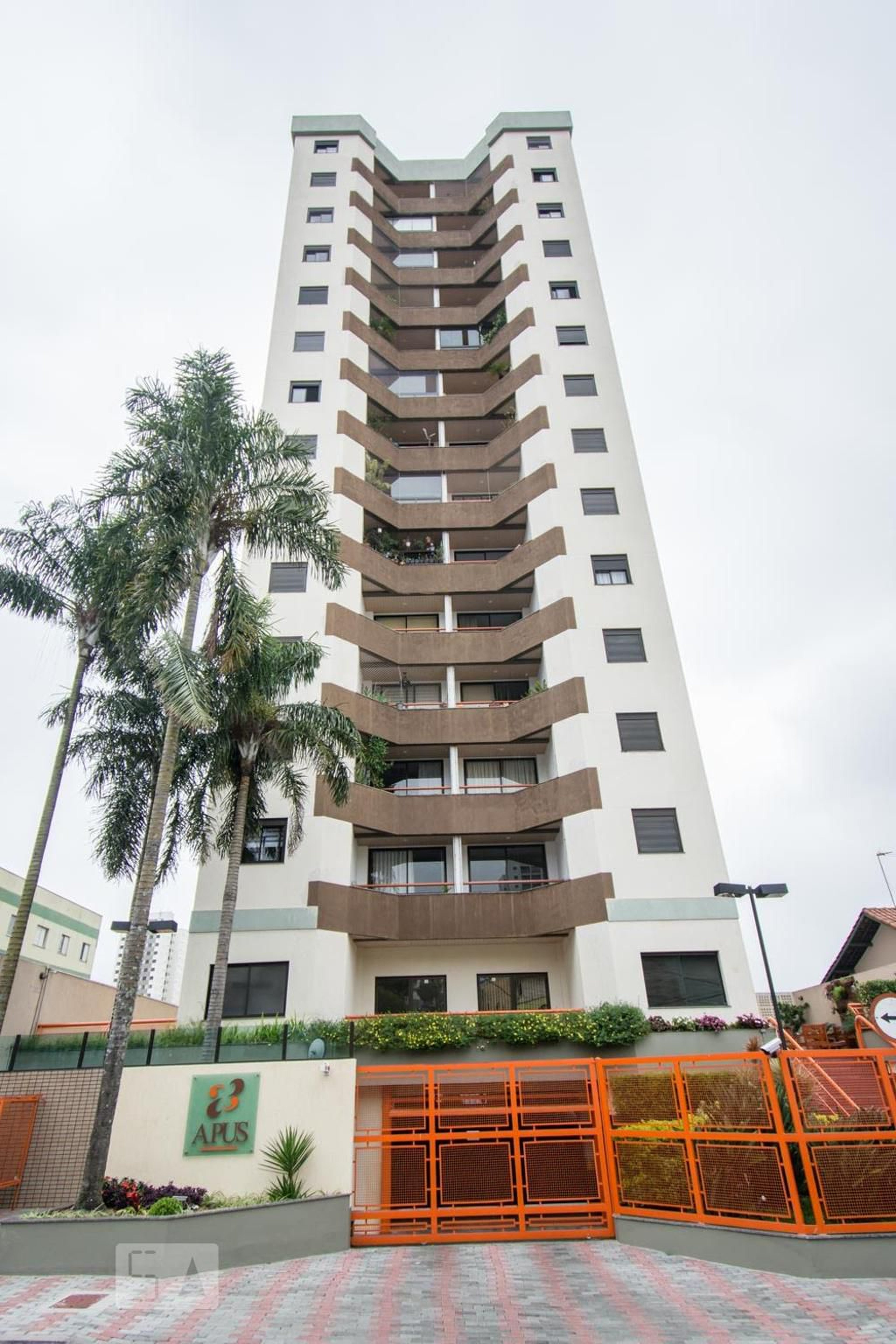 Fachada do Condomínio Condomínio Apus