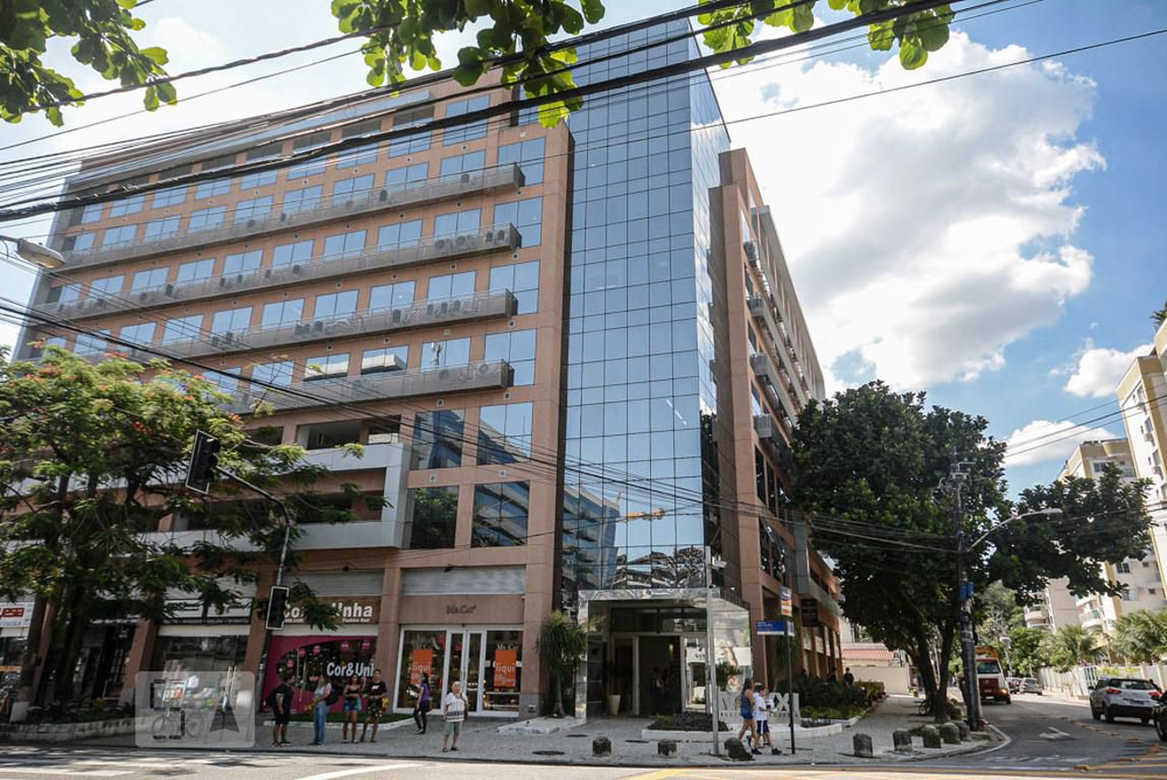 Fachada Condomínio em Estrada dos Três Rios, 1097