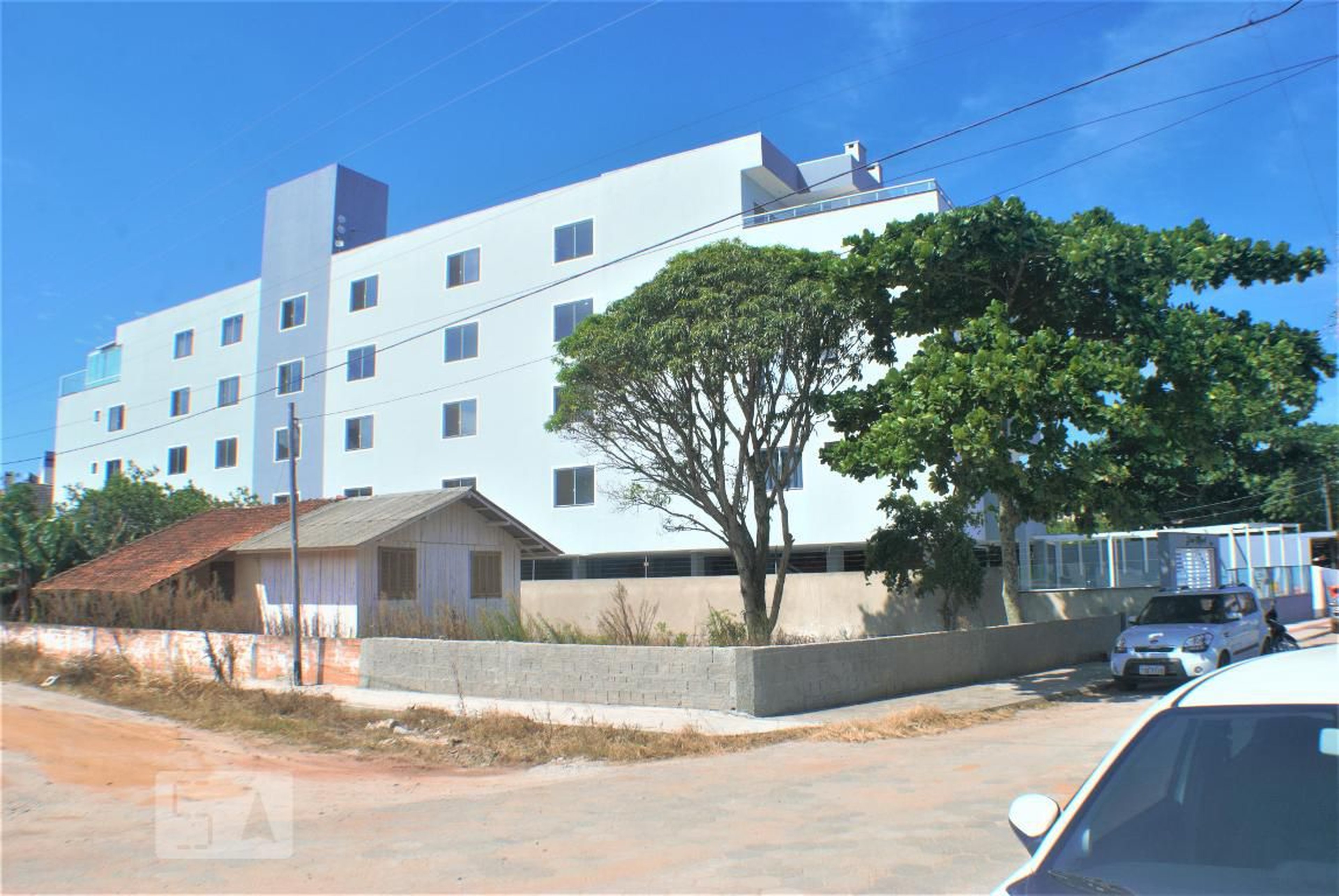 Fachada Condomínio em Rua Maria Bazilicia Brito, 222