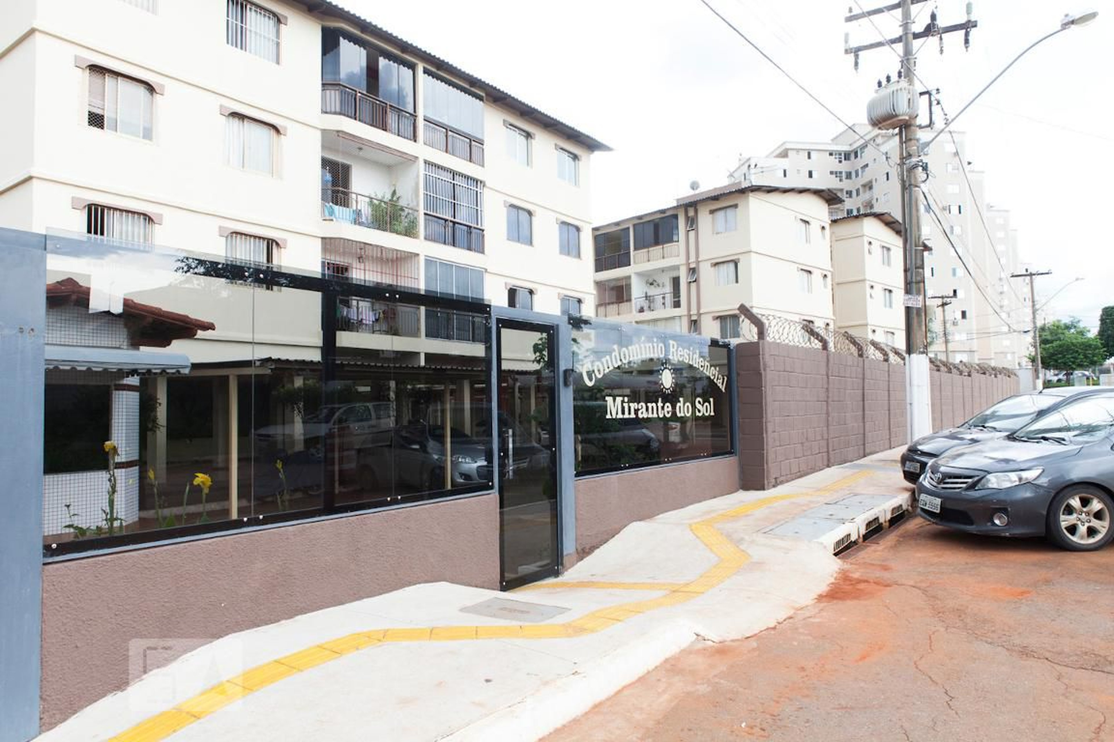 Fachada Condomínio em Rua Antônio Poteiro, 10999