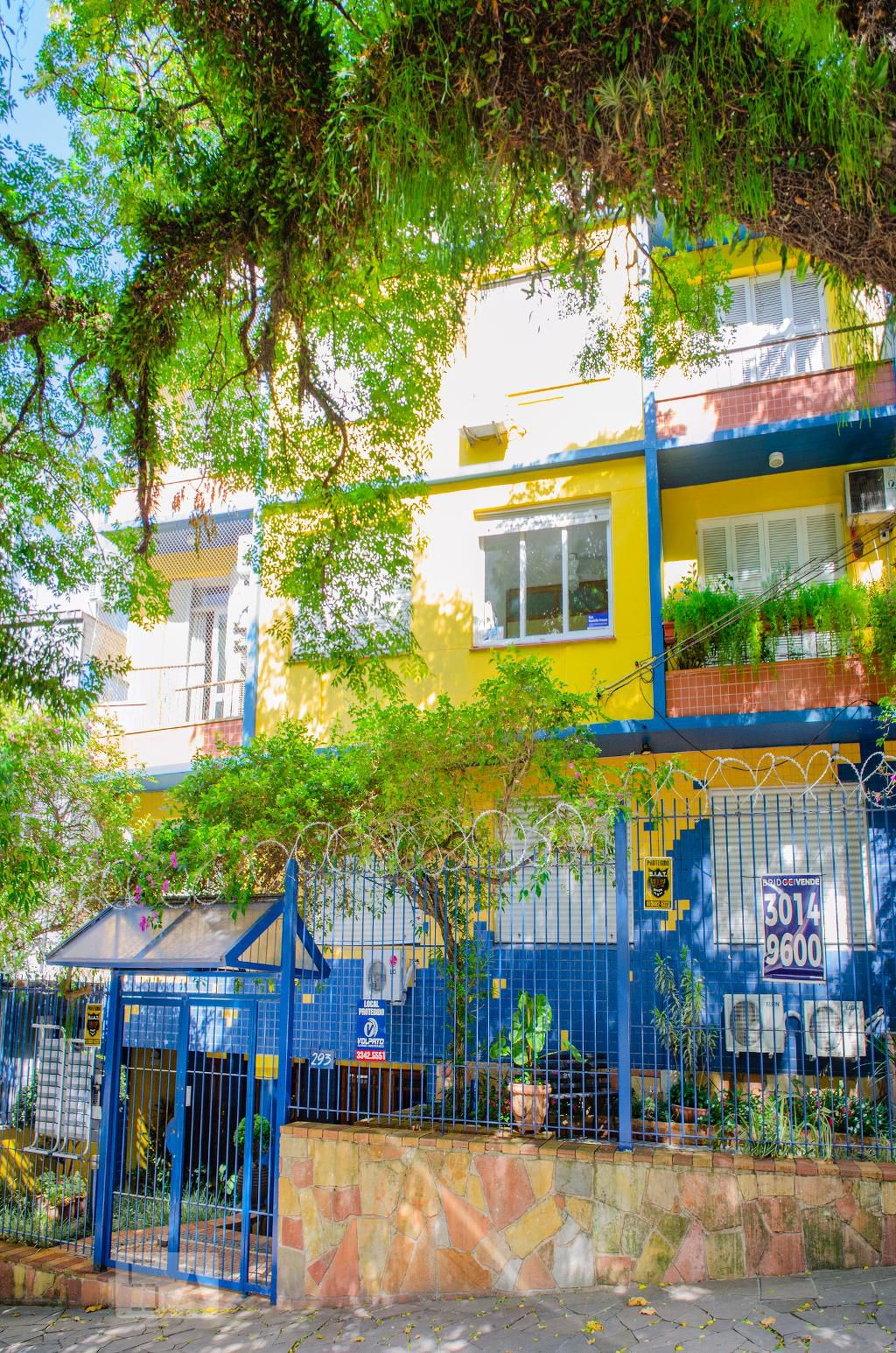 Fachada do Condomínio Condomínio Paulino Teixeira