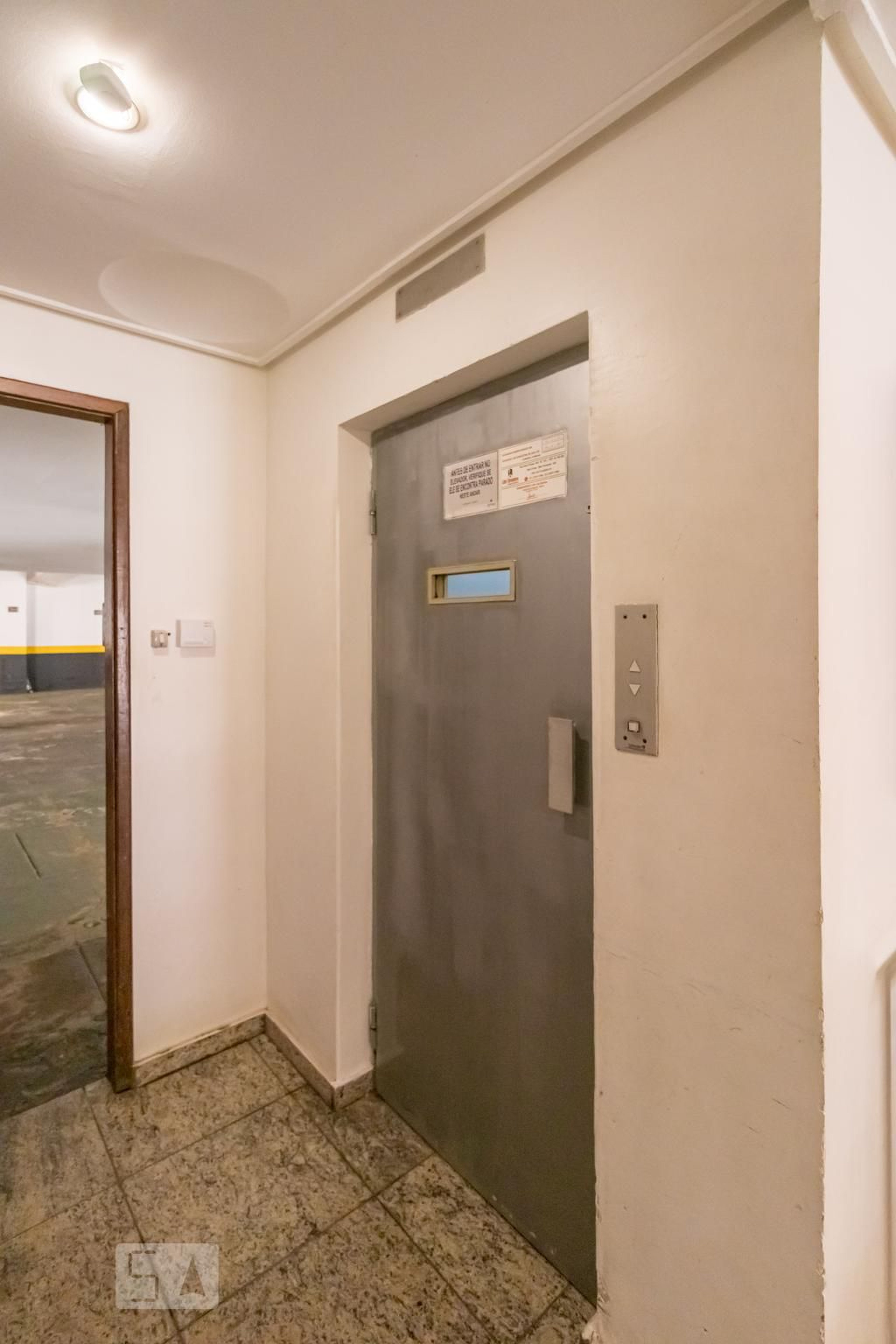 Elevador - Edifício Alabastro