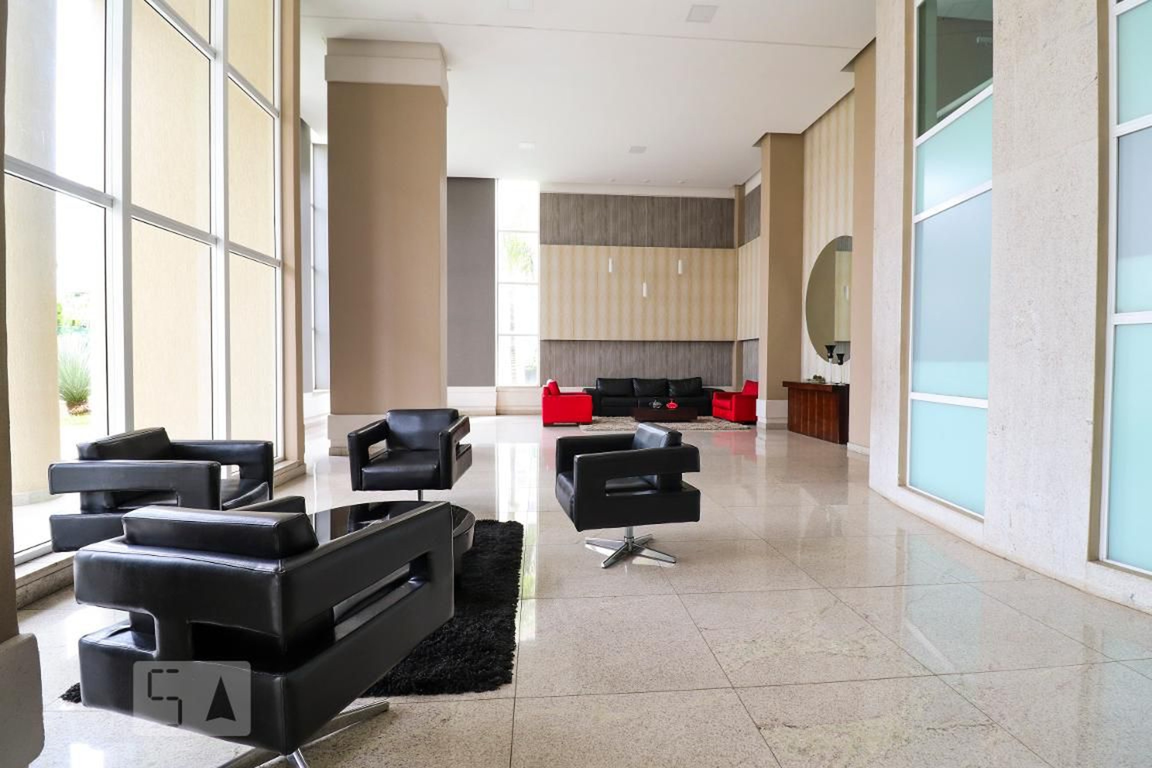 Hall de Entrada Condomínio em Rua T-28, 553