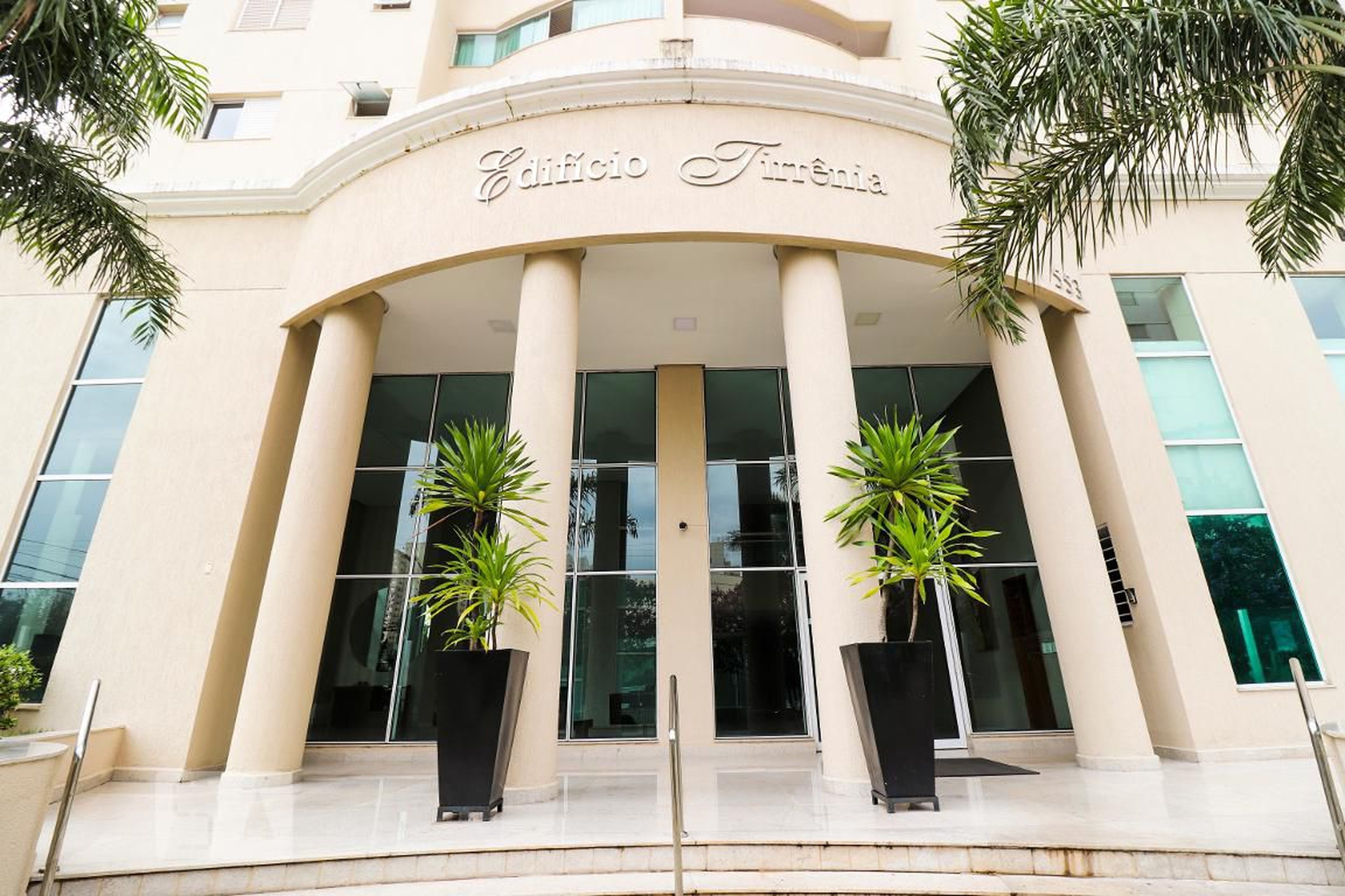 Entrada Condomínio em Rua T-28, 553