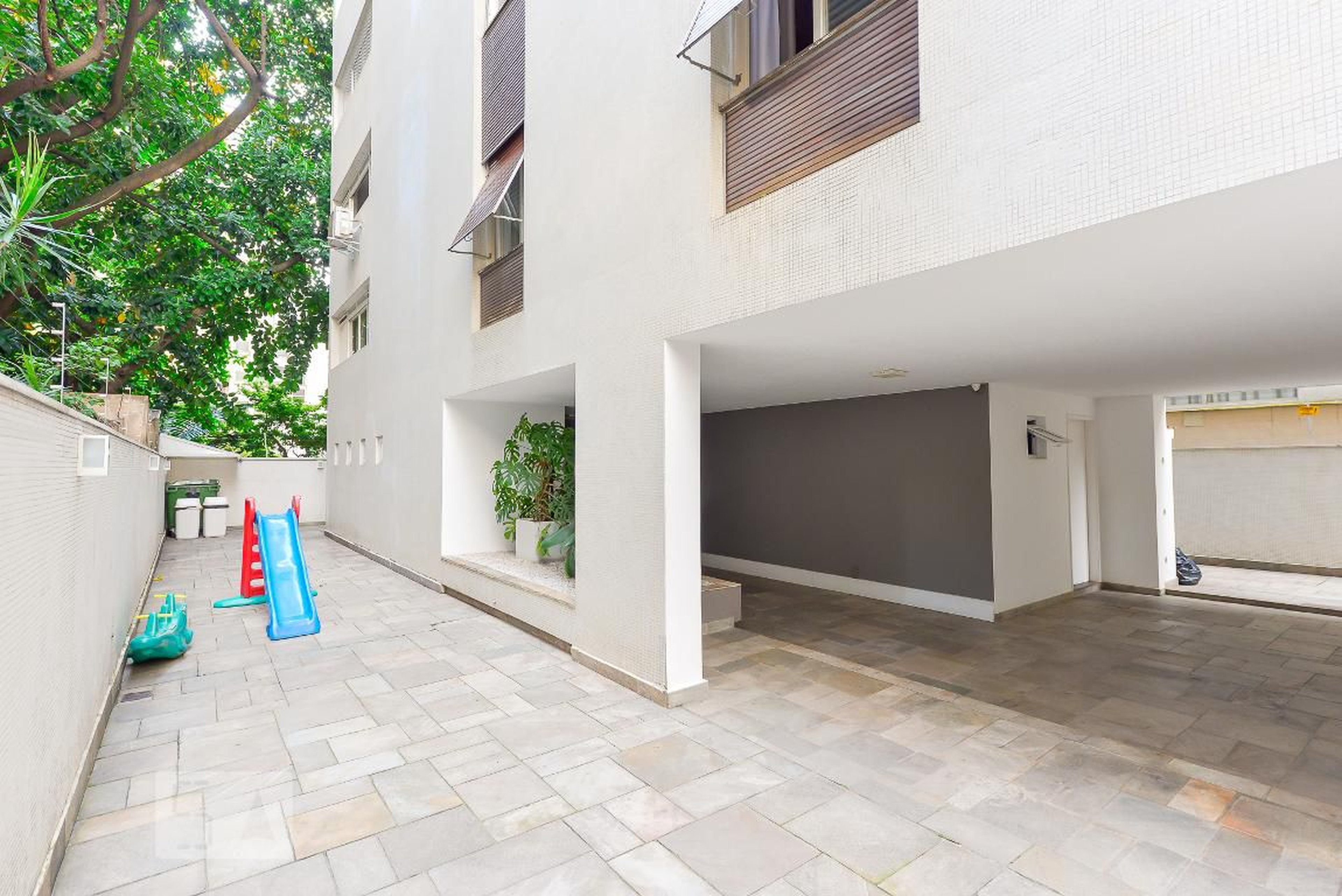 Area Comum - Antígona