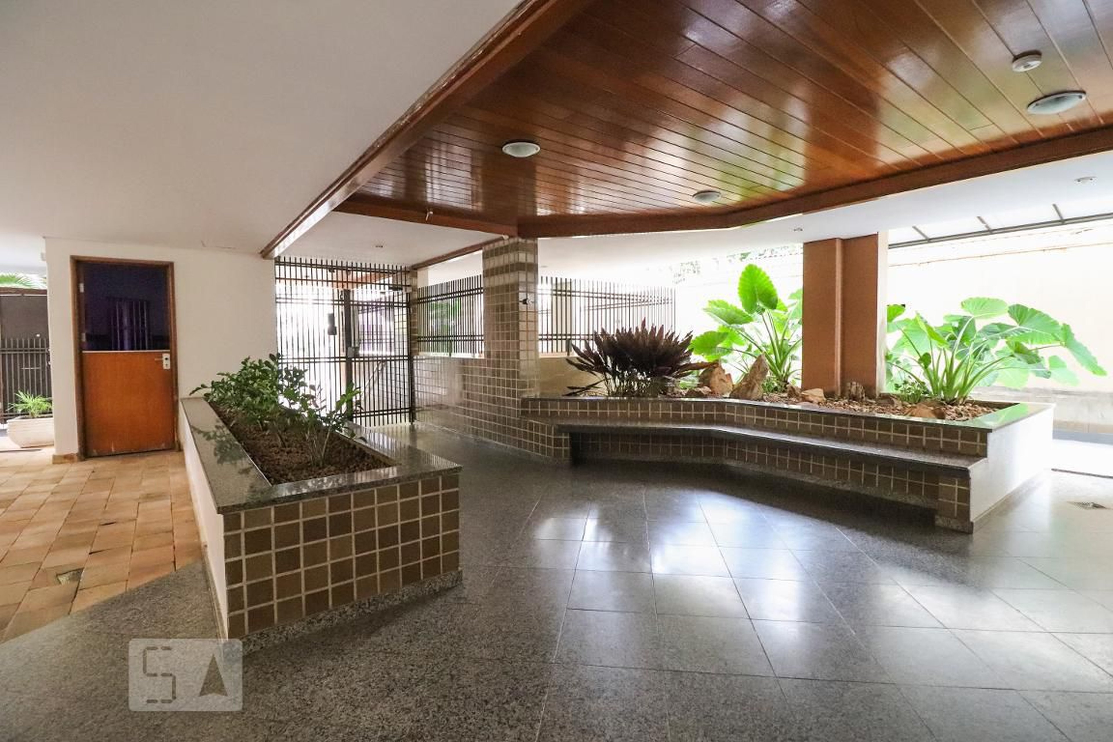 Hall de Entrada Condomínio em Rua T-47, 112