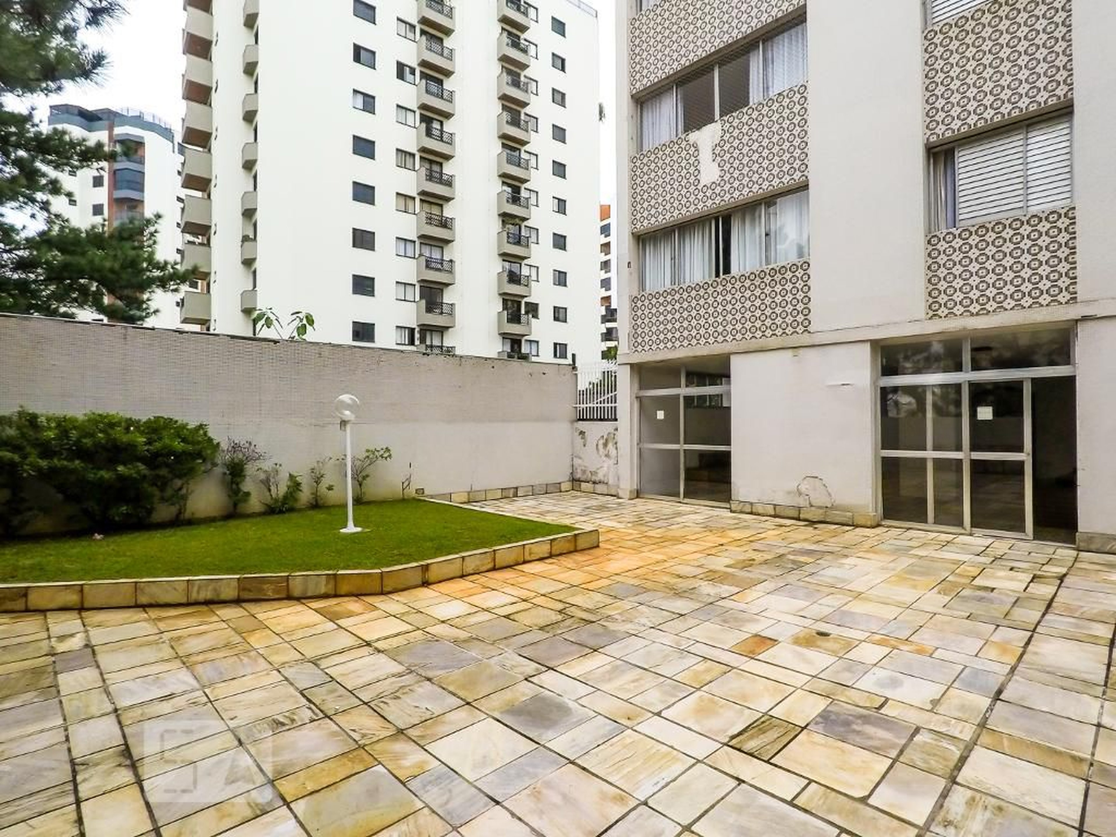 Area externa - Monumento II