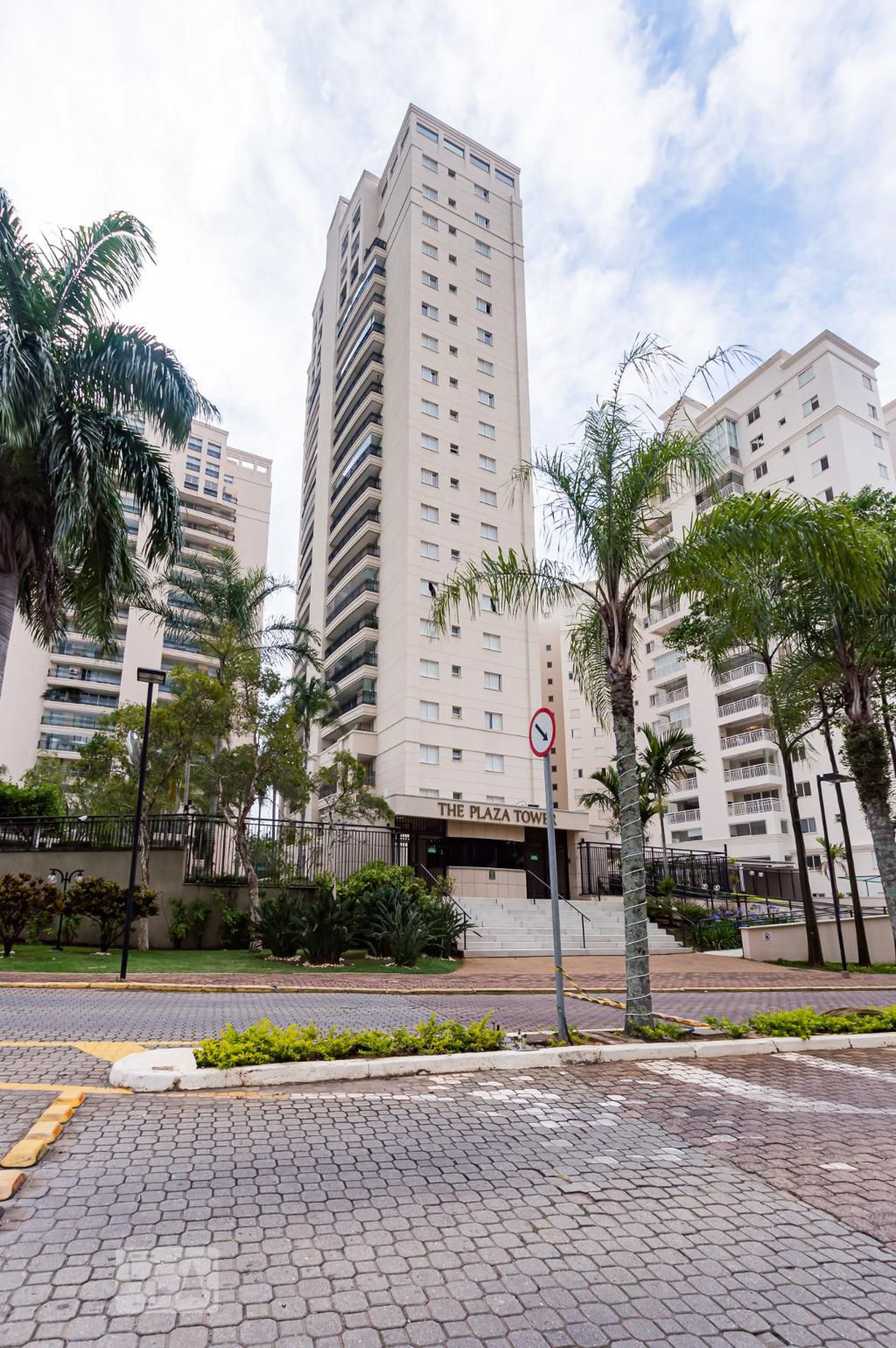 Fachada do Condomínio Condomínio em Avenida Doutor Nelson Noronha Gustavo Filho, 230