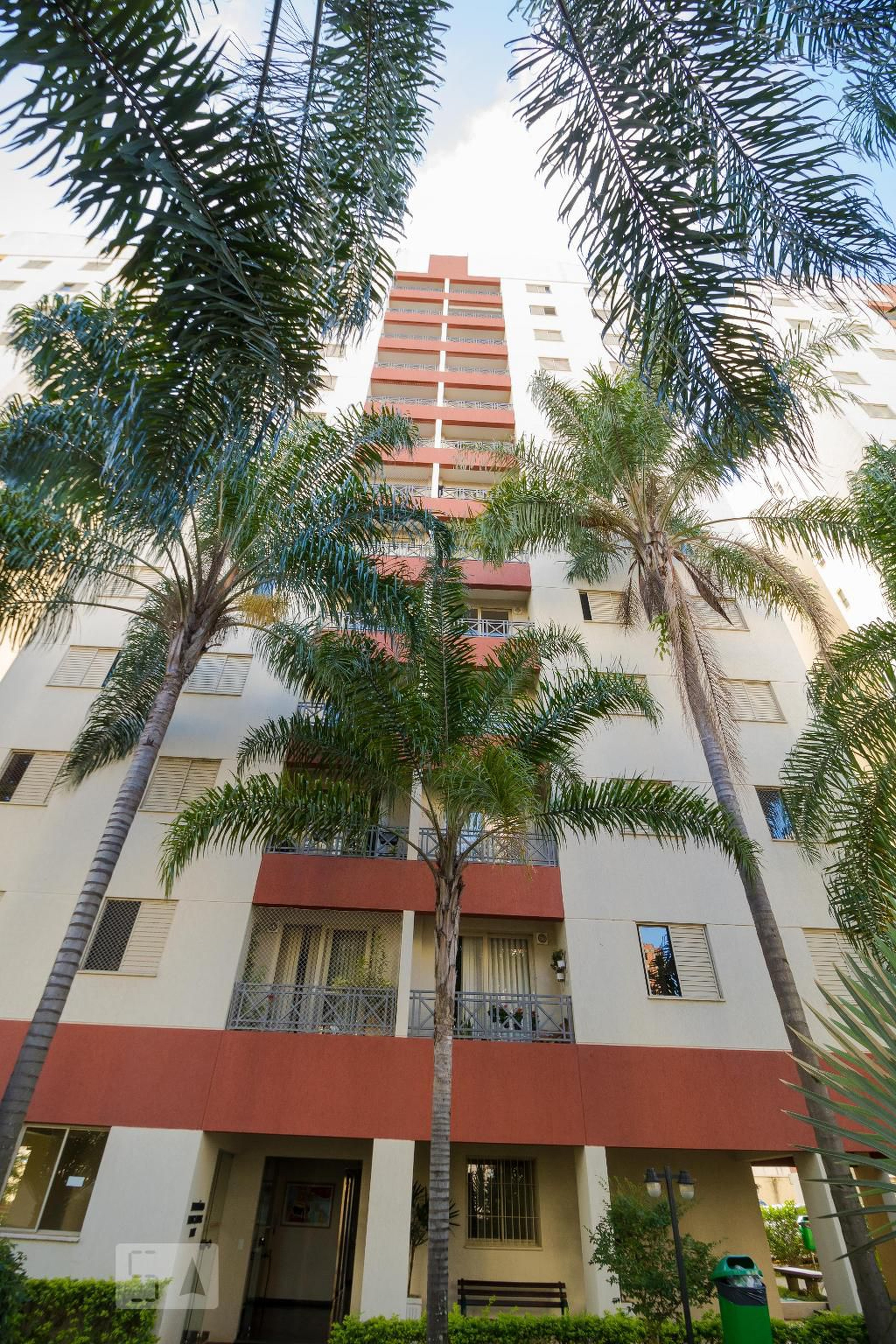 Fachada Condomínio em R. Izabel Negrão Bertotti, 82