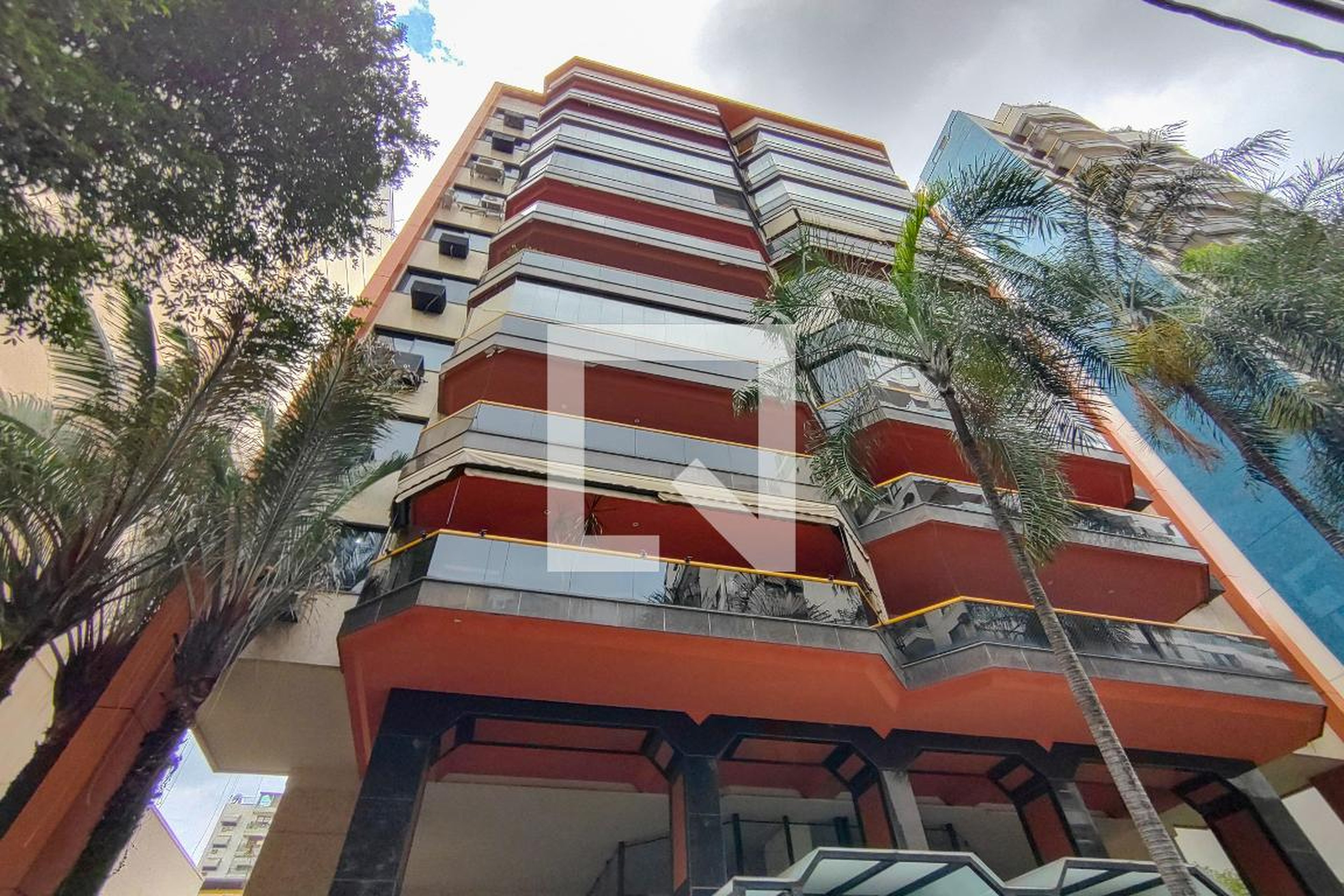 Fachada do Prédio Condomínio Sutton Place