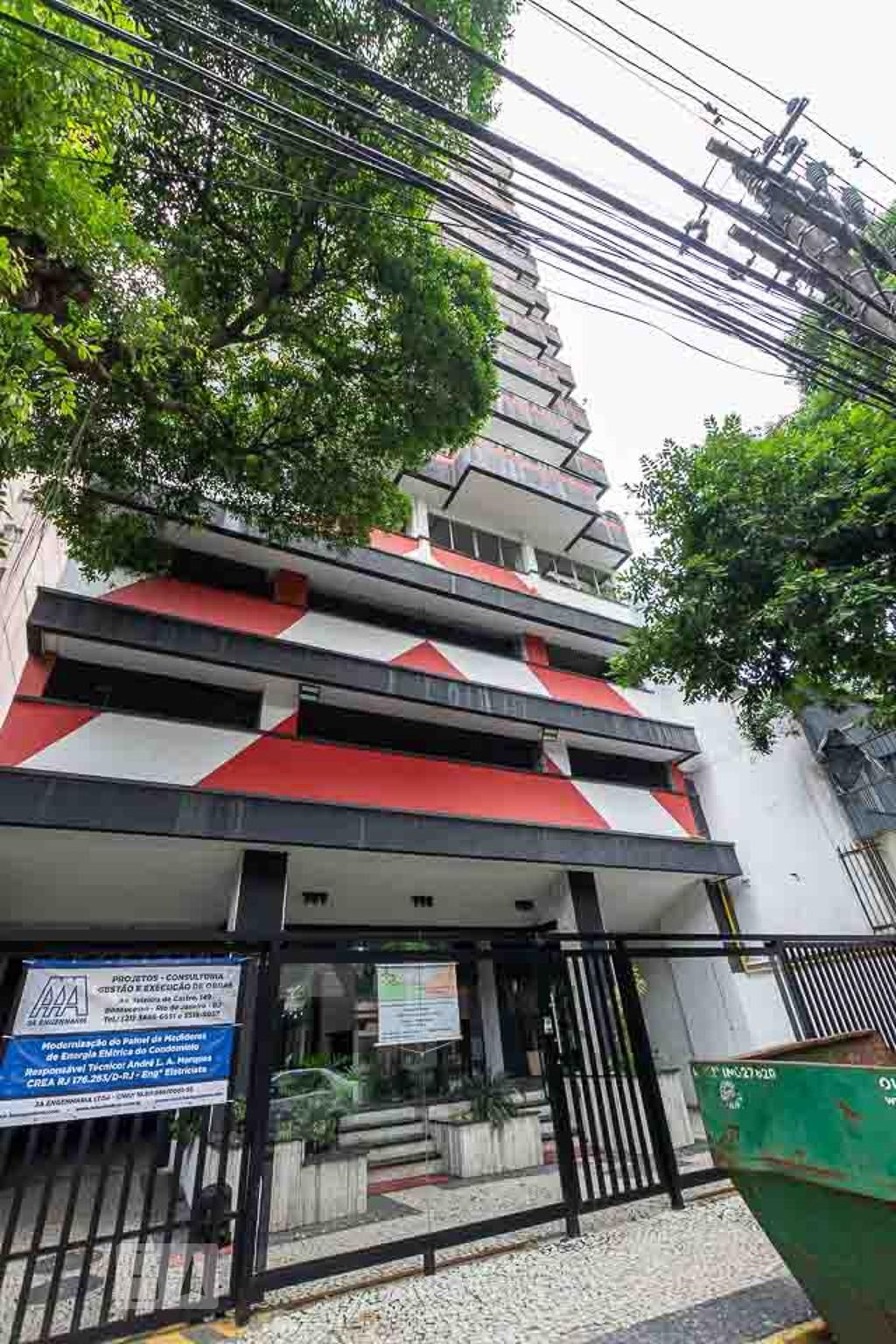 Fachada do Condomínio Condomínio Marbella