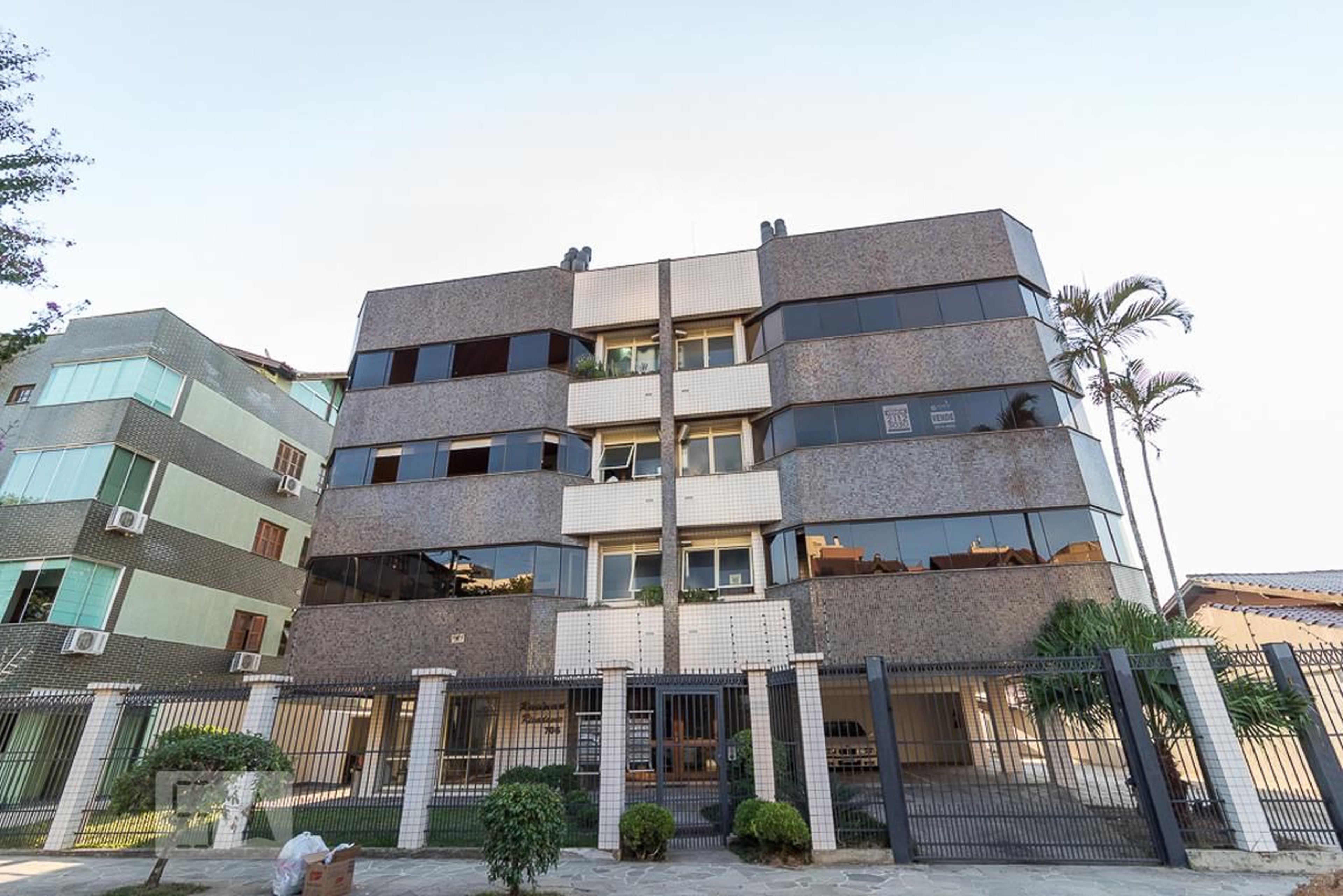 Fachada Condomínio em Rua Dom Jaime de Barros Câmara, 706