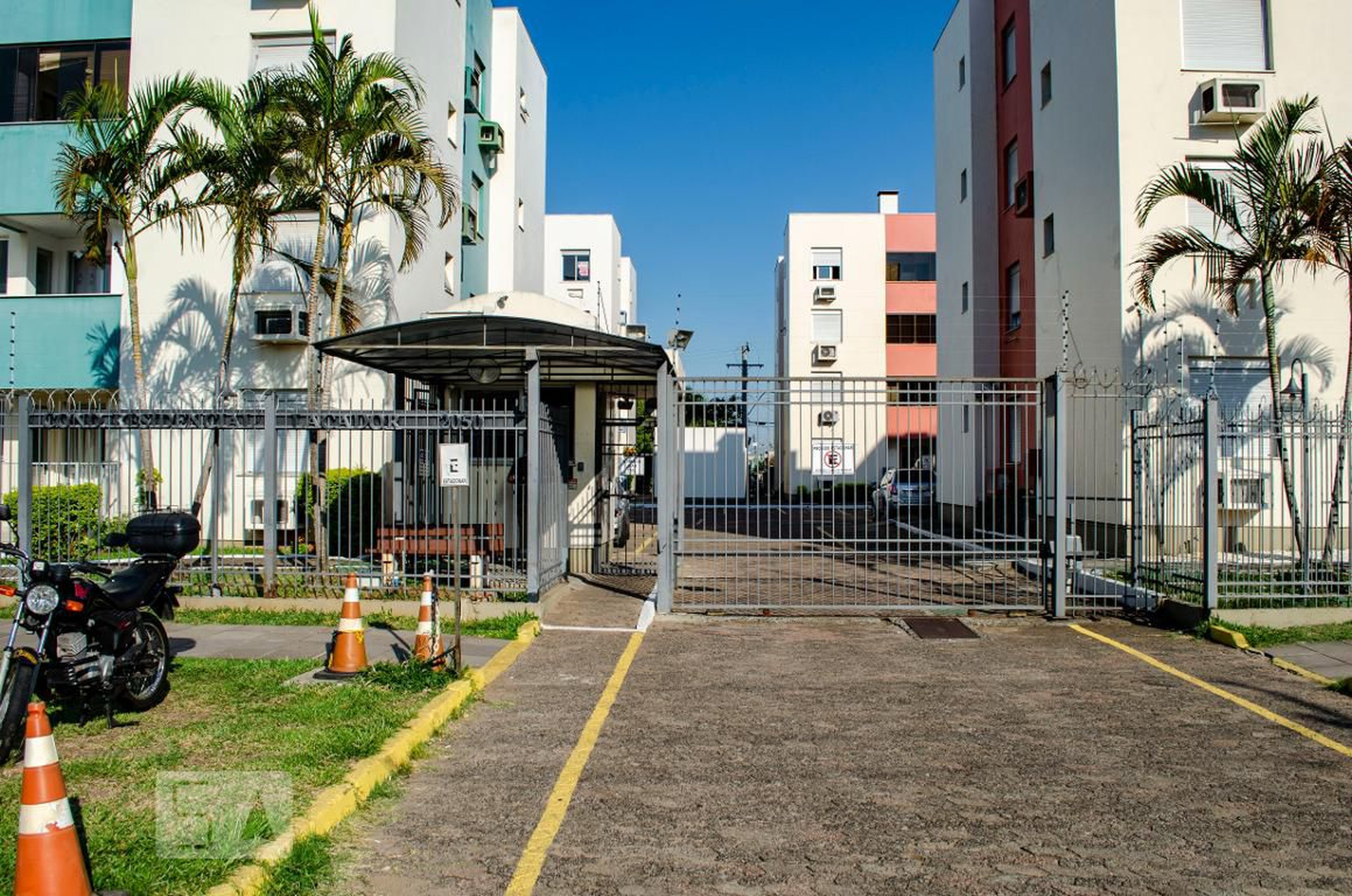 Fachada do Condomínio Condomínio Laçador