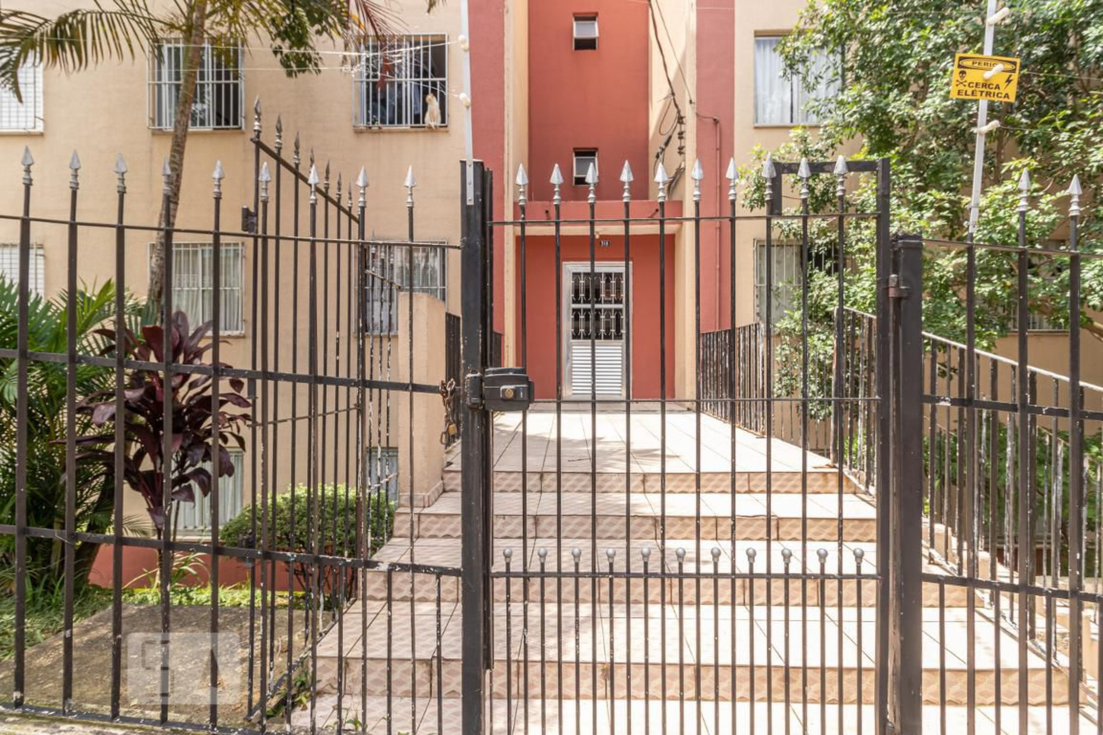 Fachada do Condomínio Edifício Jardim das Flores