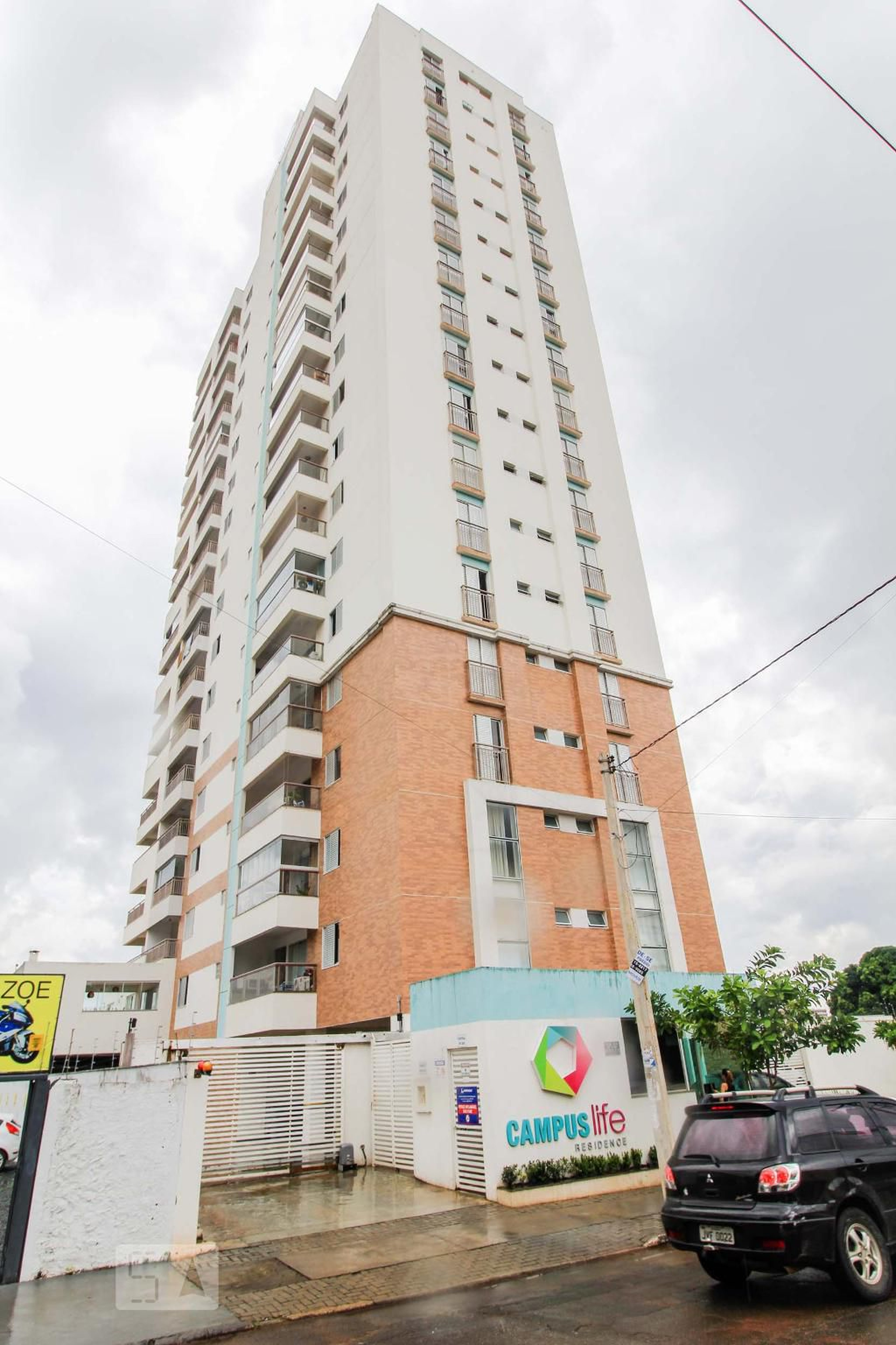 Fachada do Condomínio Condomínio Campus Life Residence