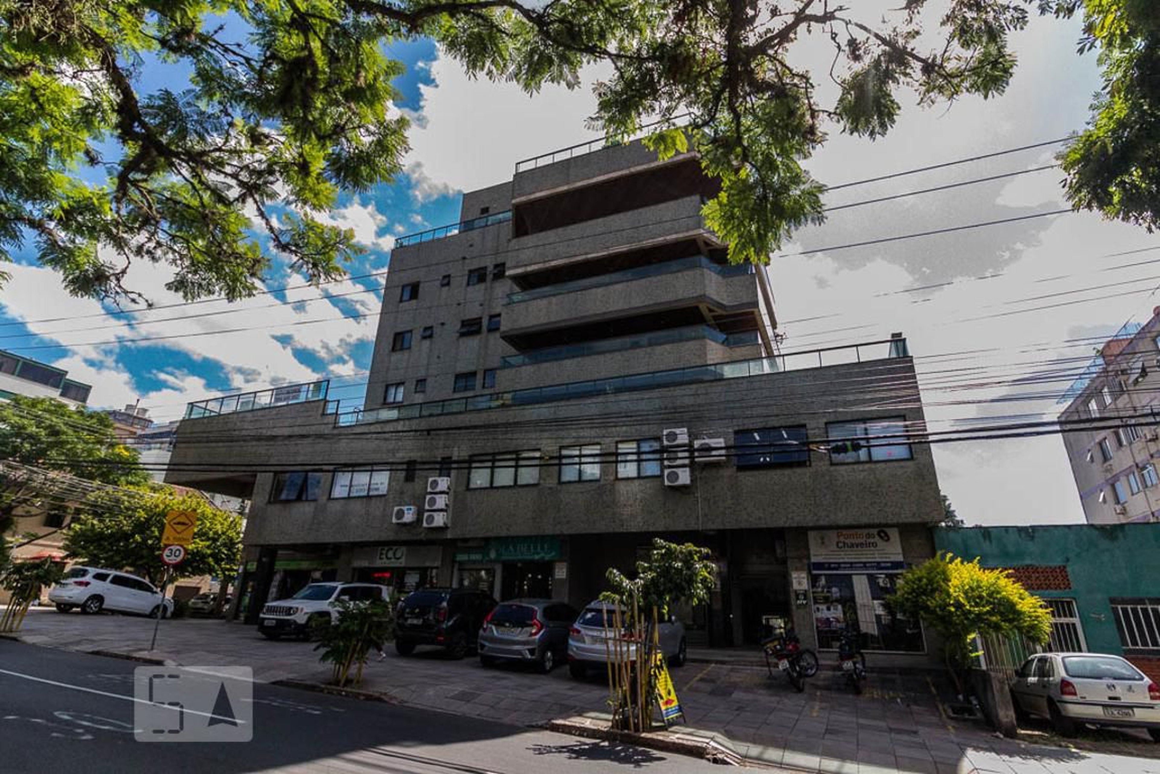 Fachada Condomínio em Rua Miguel Couto, 350