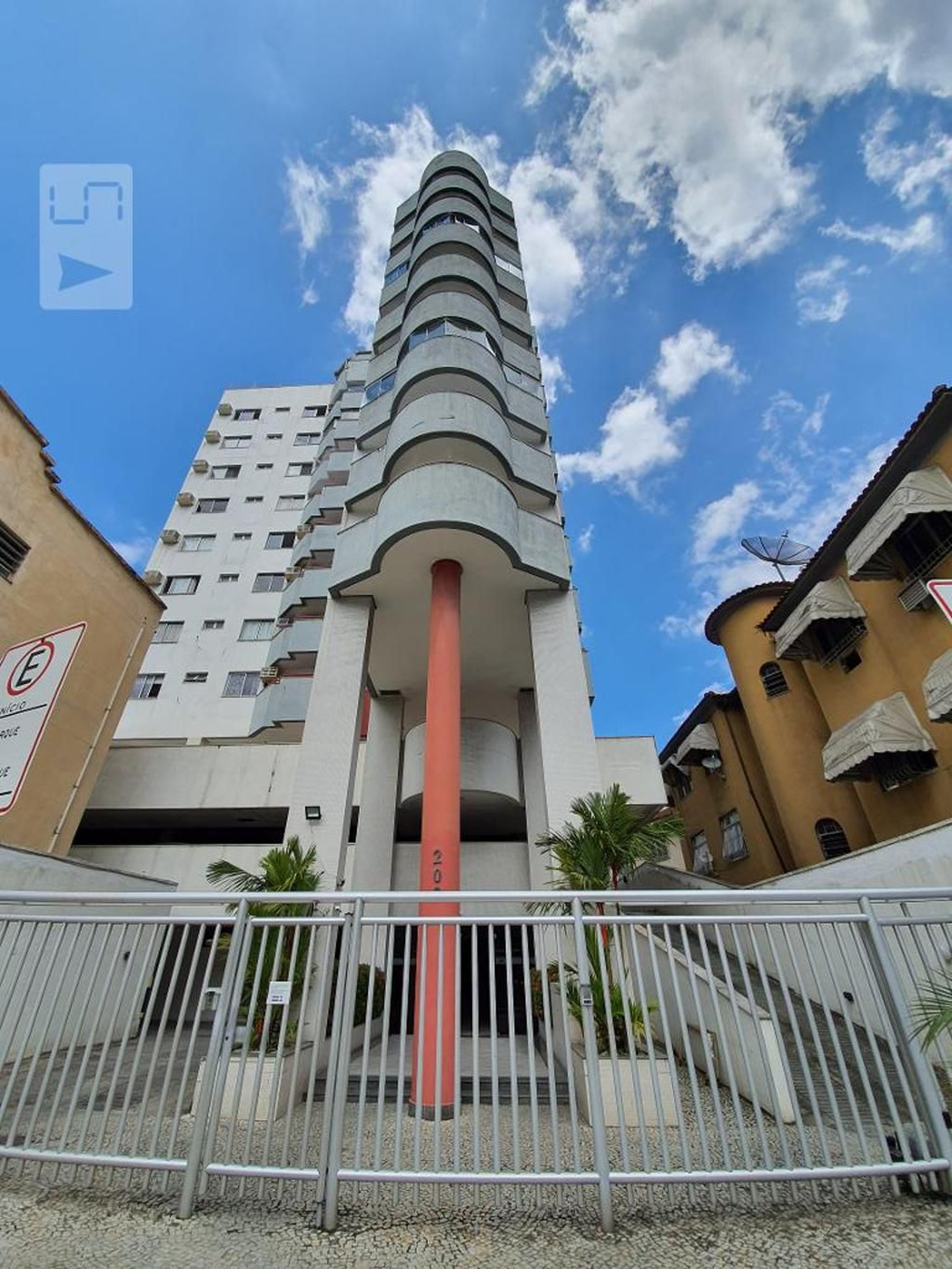 Fachada do Condomínio Condomínio Cartier