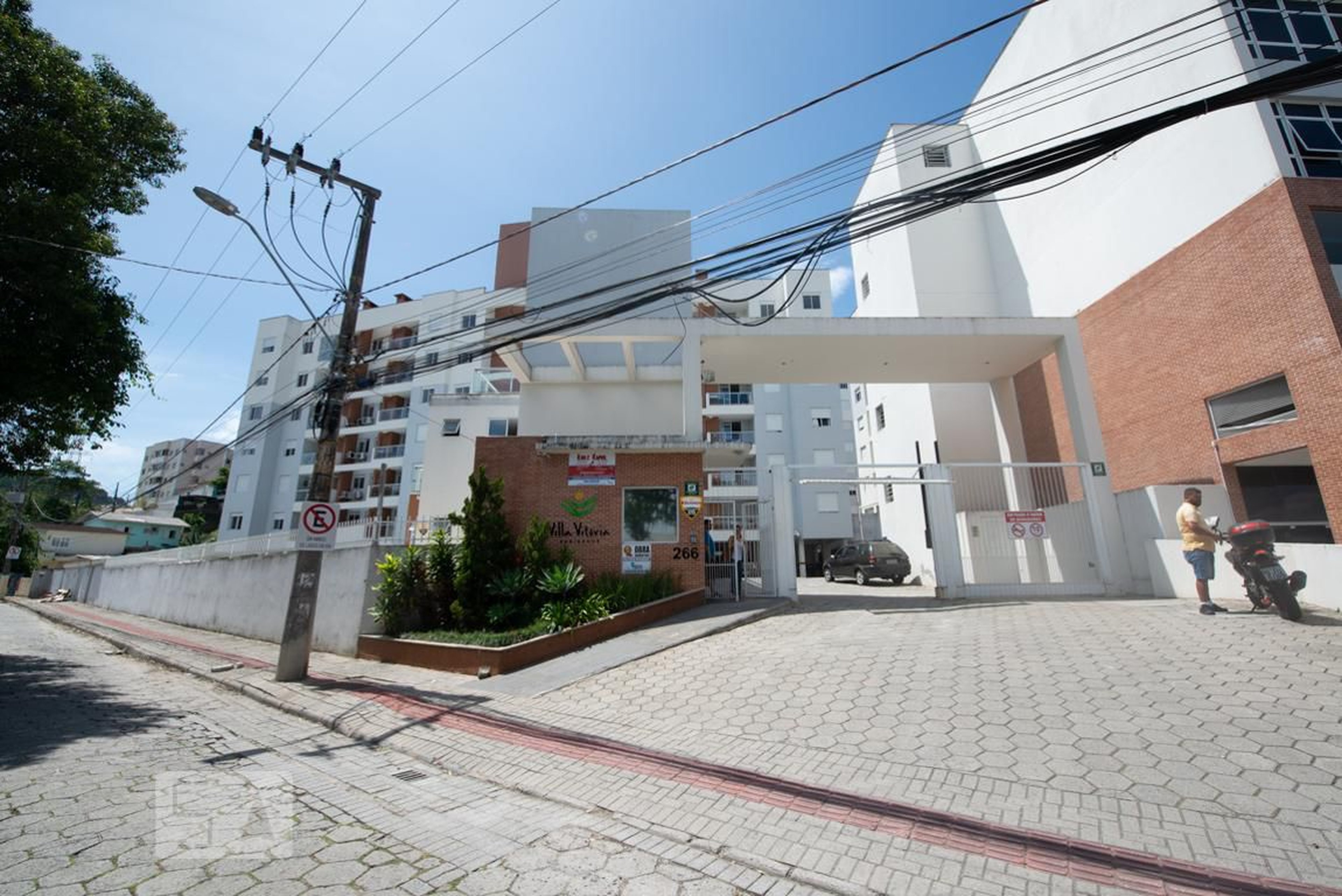 Fachada Condomínio em Rua Vereador Arthur Manoel Mariano, 266