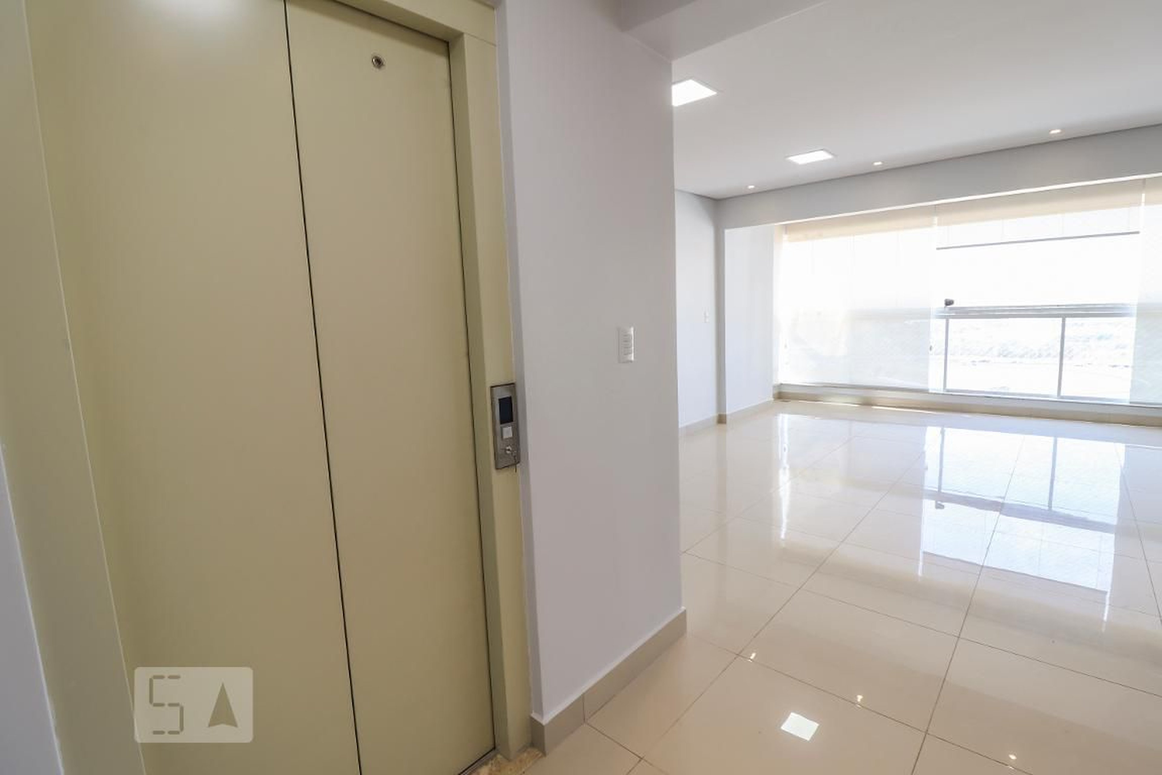 Entrada - M. Times Home Convenience