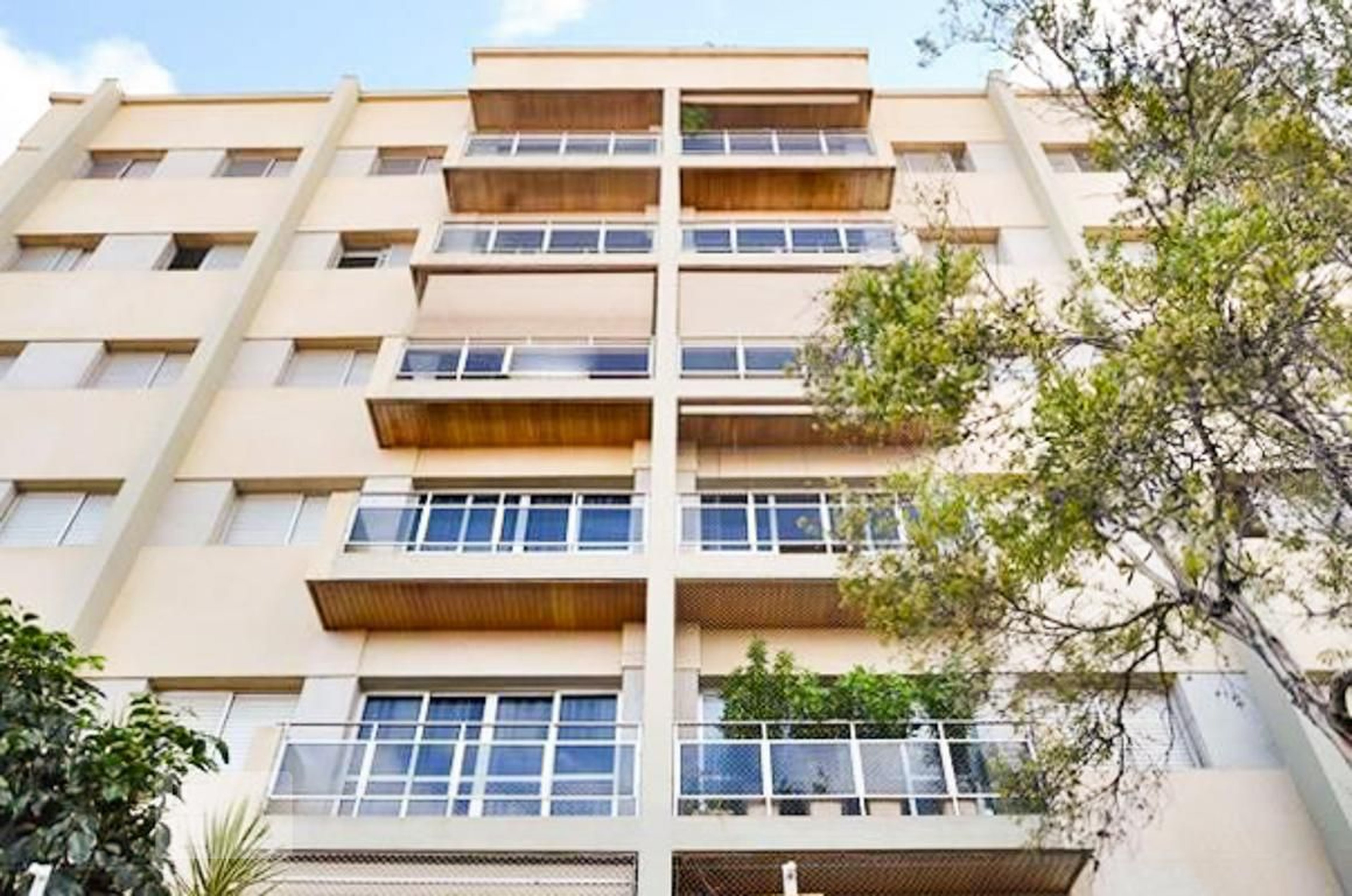 Fachada do Condomínio Condomínio em Rua Dona Carolina Prado Penteado, 371