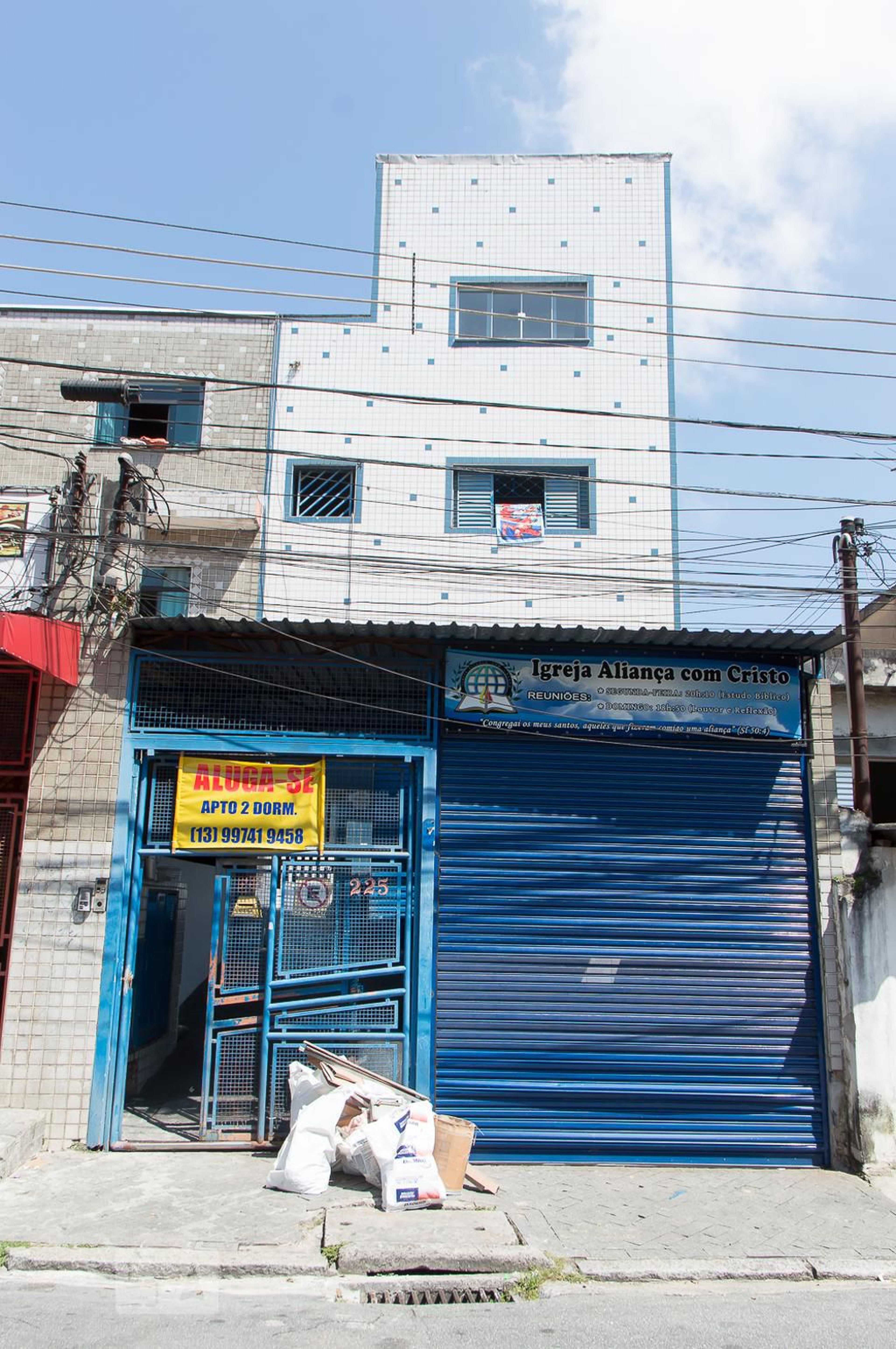 Fachada do Prédio Condomínio em Rua Leila Gonçalves, 217