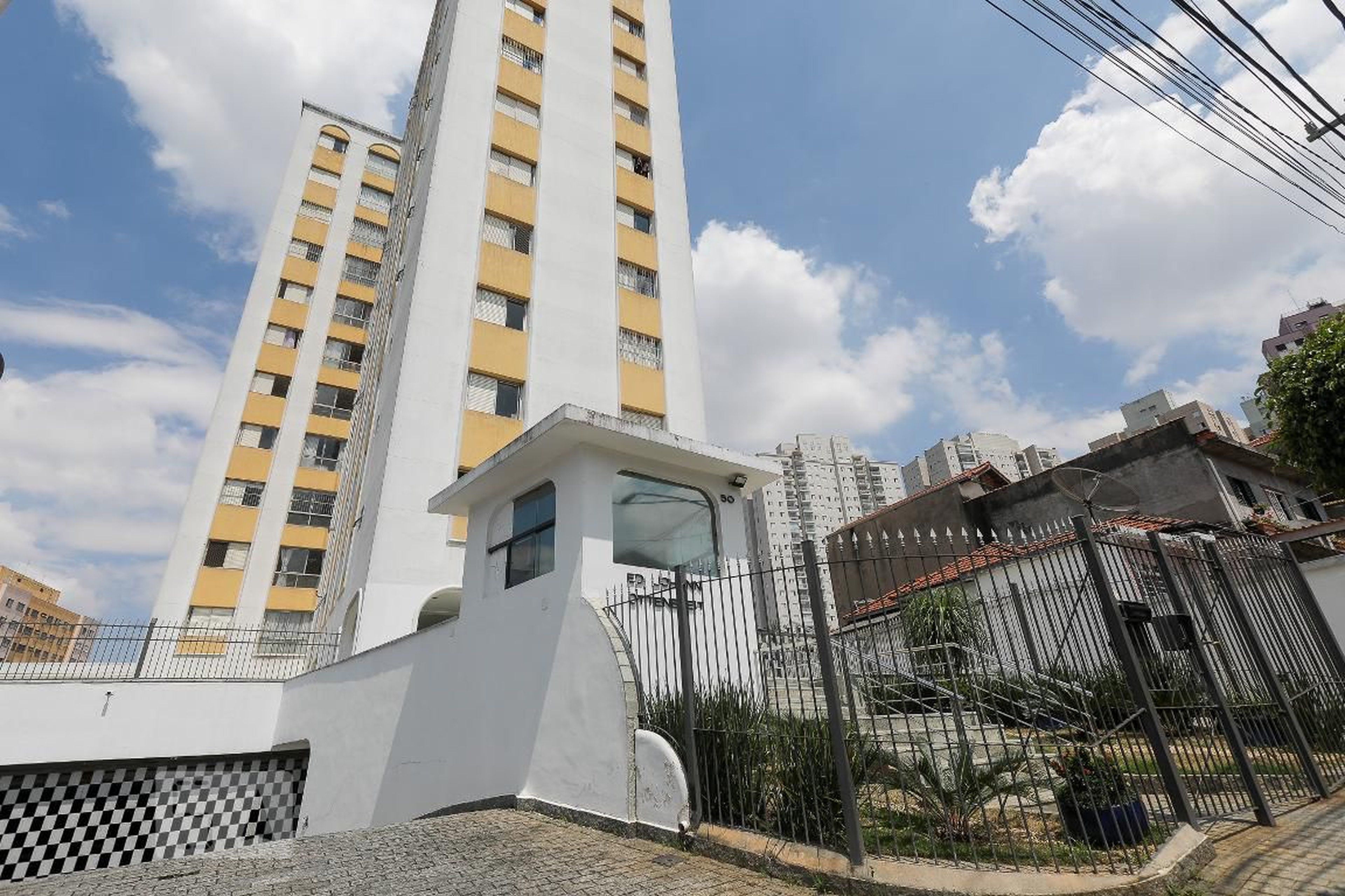 Fachada do Condomínio Condomínio John Johann. Ottembreit