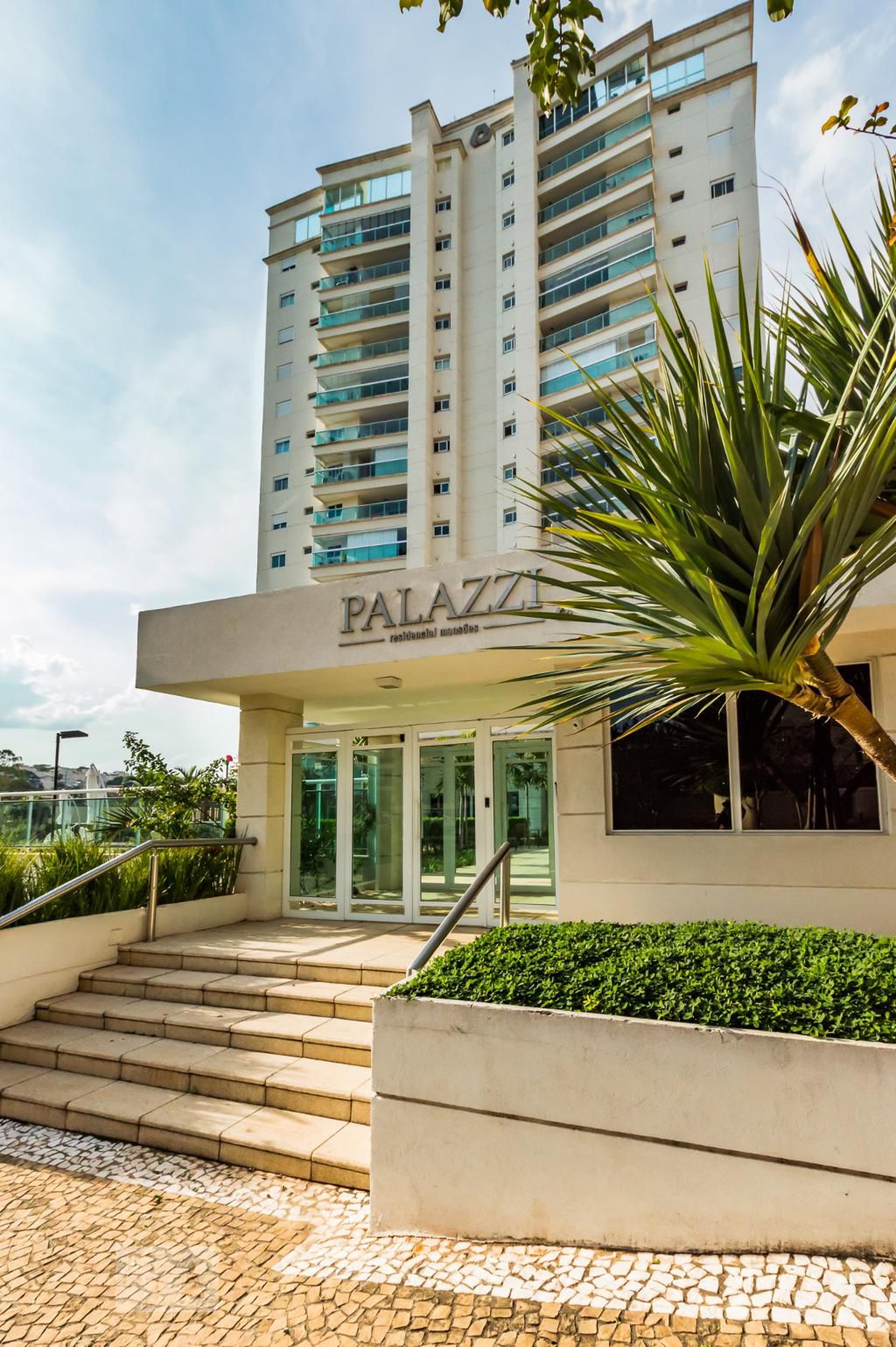 Fachada do Condomínio Condomínio Palazzi