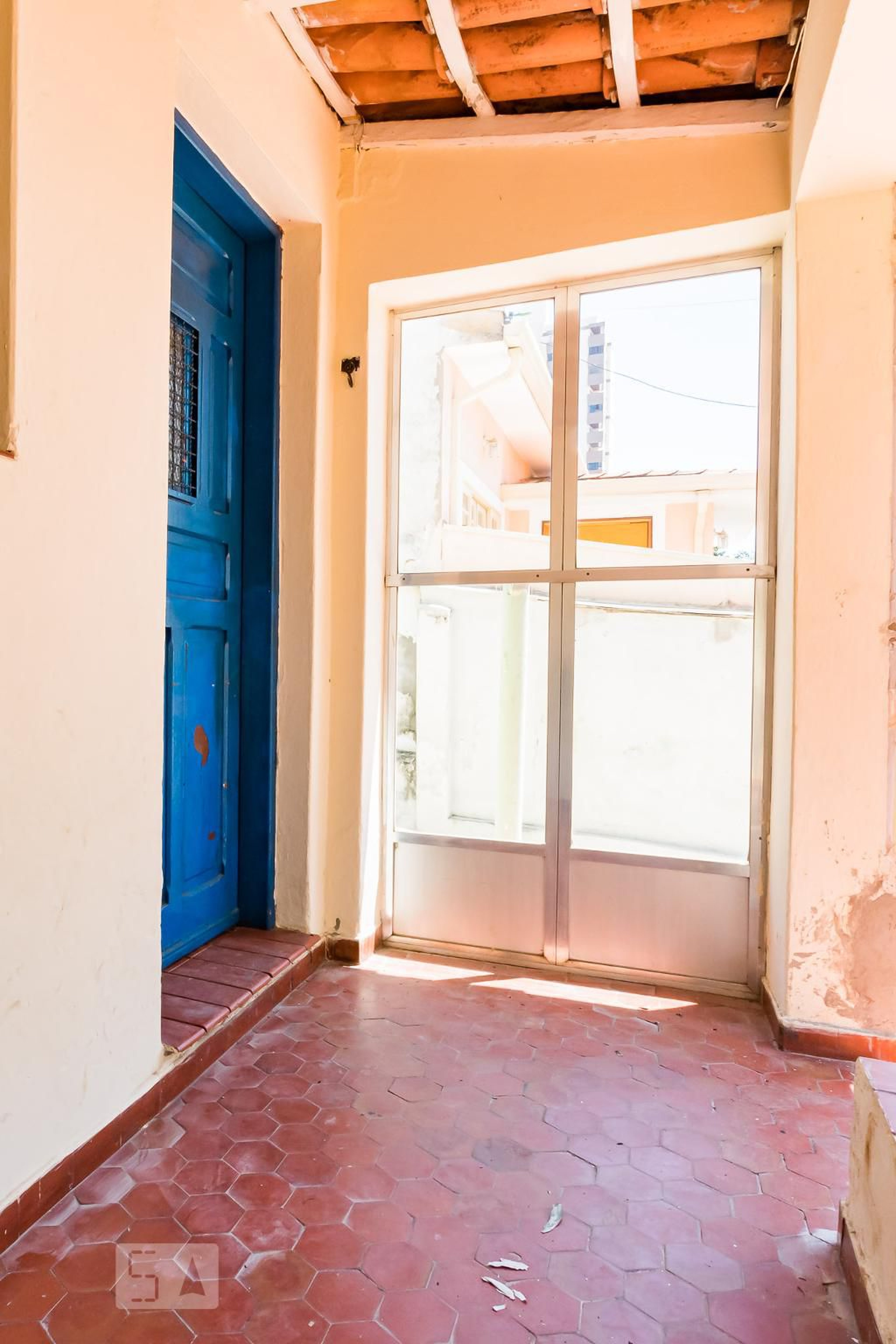 Entrada Condomínio em Rua Votorantim, 64